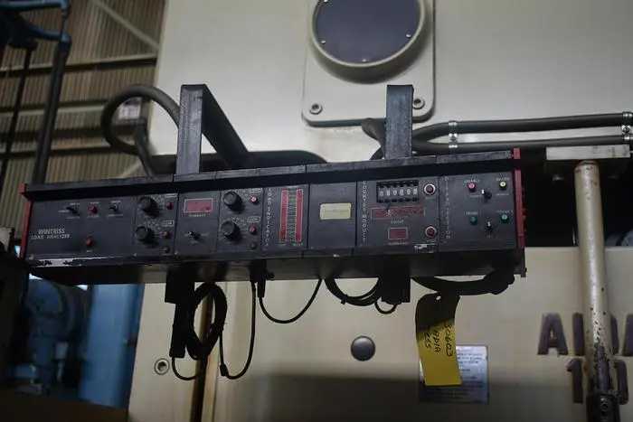 AIDA NC2-110(1) PRESS 121T 4.33IN STROKE 59,100SPM 15HP 74INX20.4IN BED - MECHANICAL PRESSES