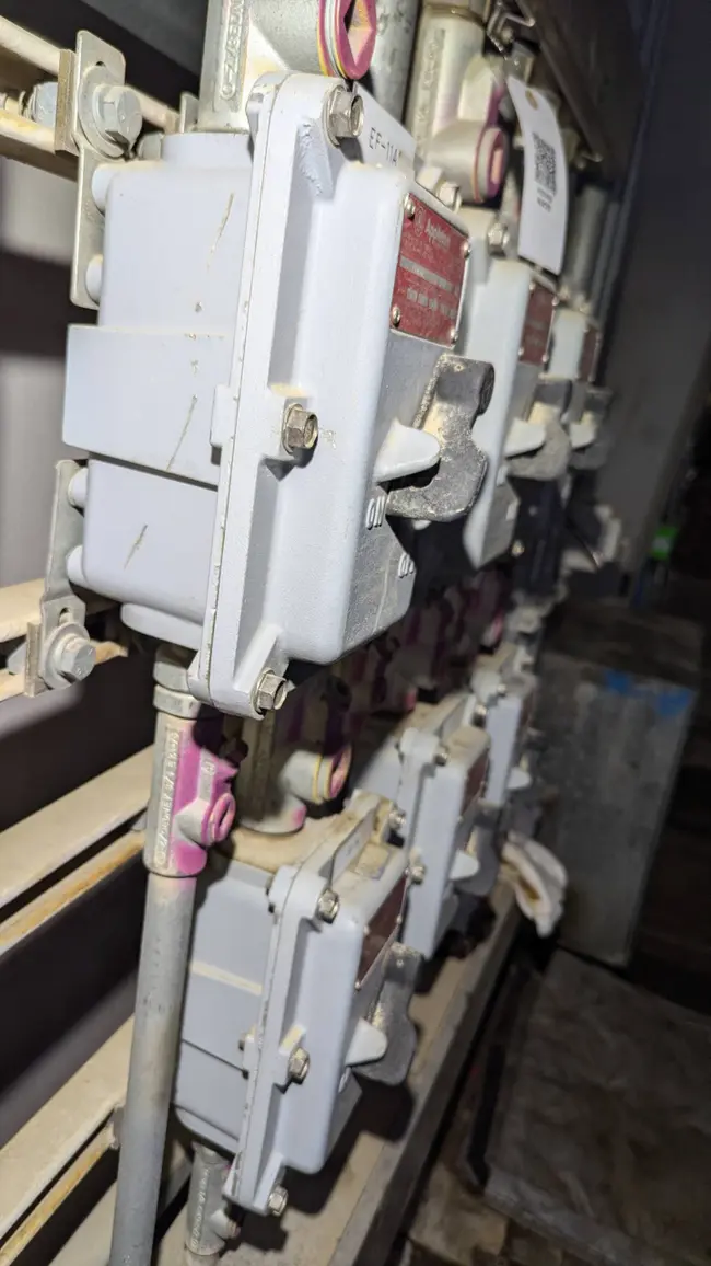 QTY 6: APPLETON MANUAL STARTERS - undefined