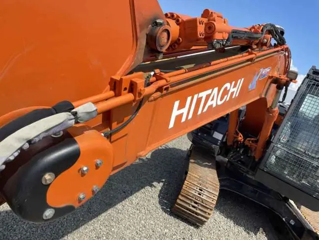 2019 HITACHI ZX135US-6 CRAWLER EXCAVATOR - undefined