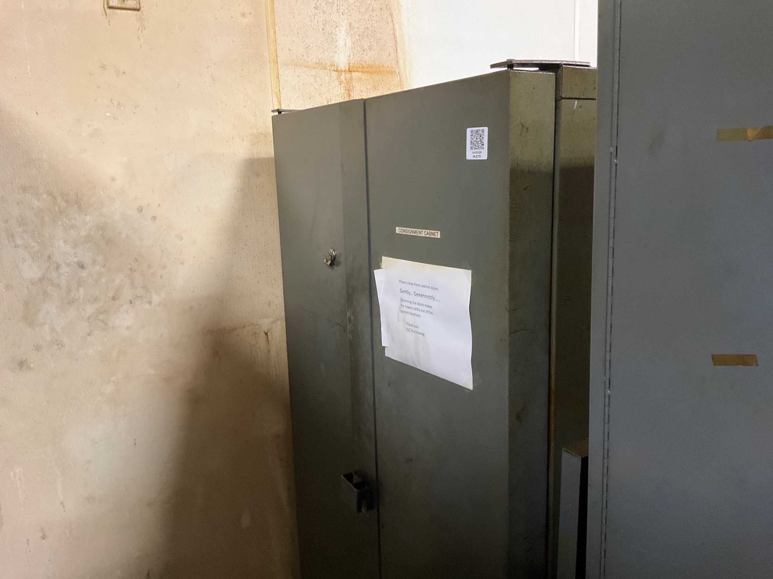 FREE STANDING STORAGE CABINET WITH PARTS FREE STANDING STORAGE CABINET WITH PARTS