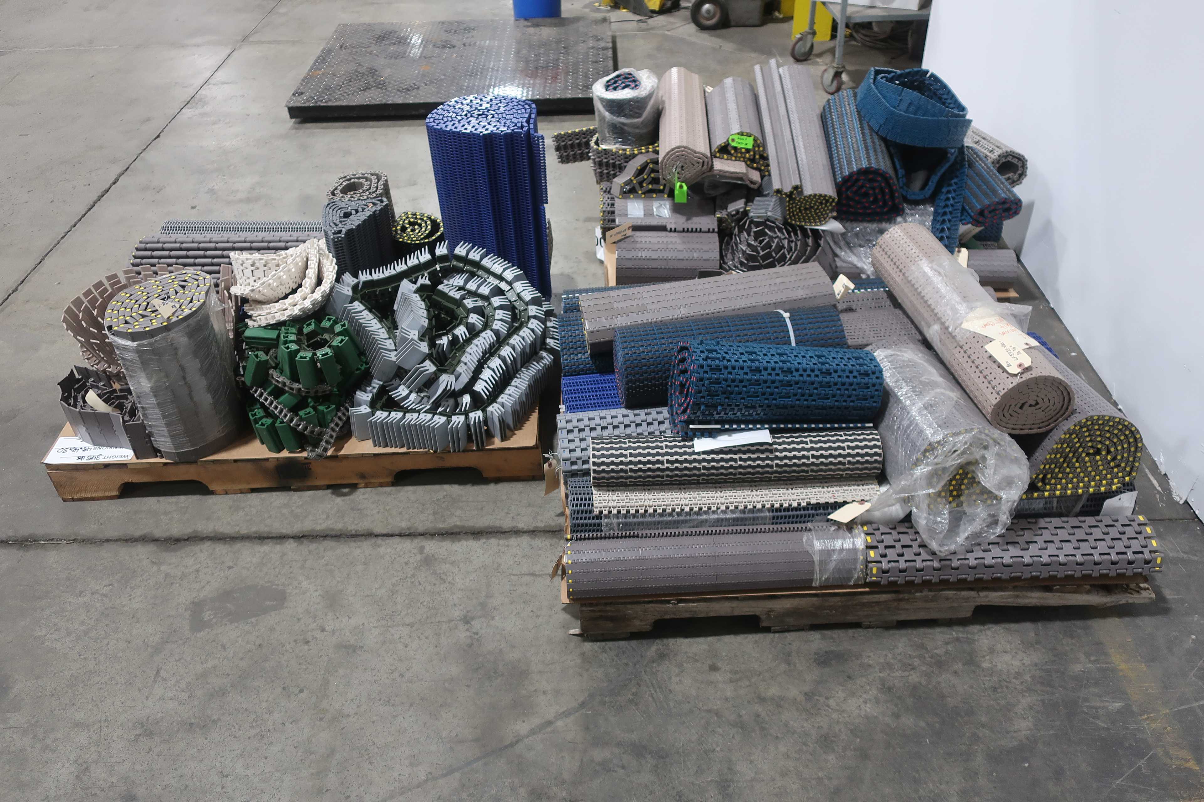 3 PALLETS OF ASSORTED PLASTIC CONVEYOR CHAIN - CONVEYOR PARTS