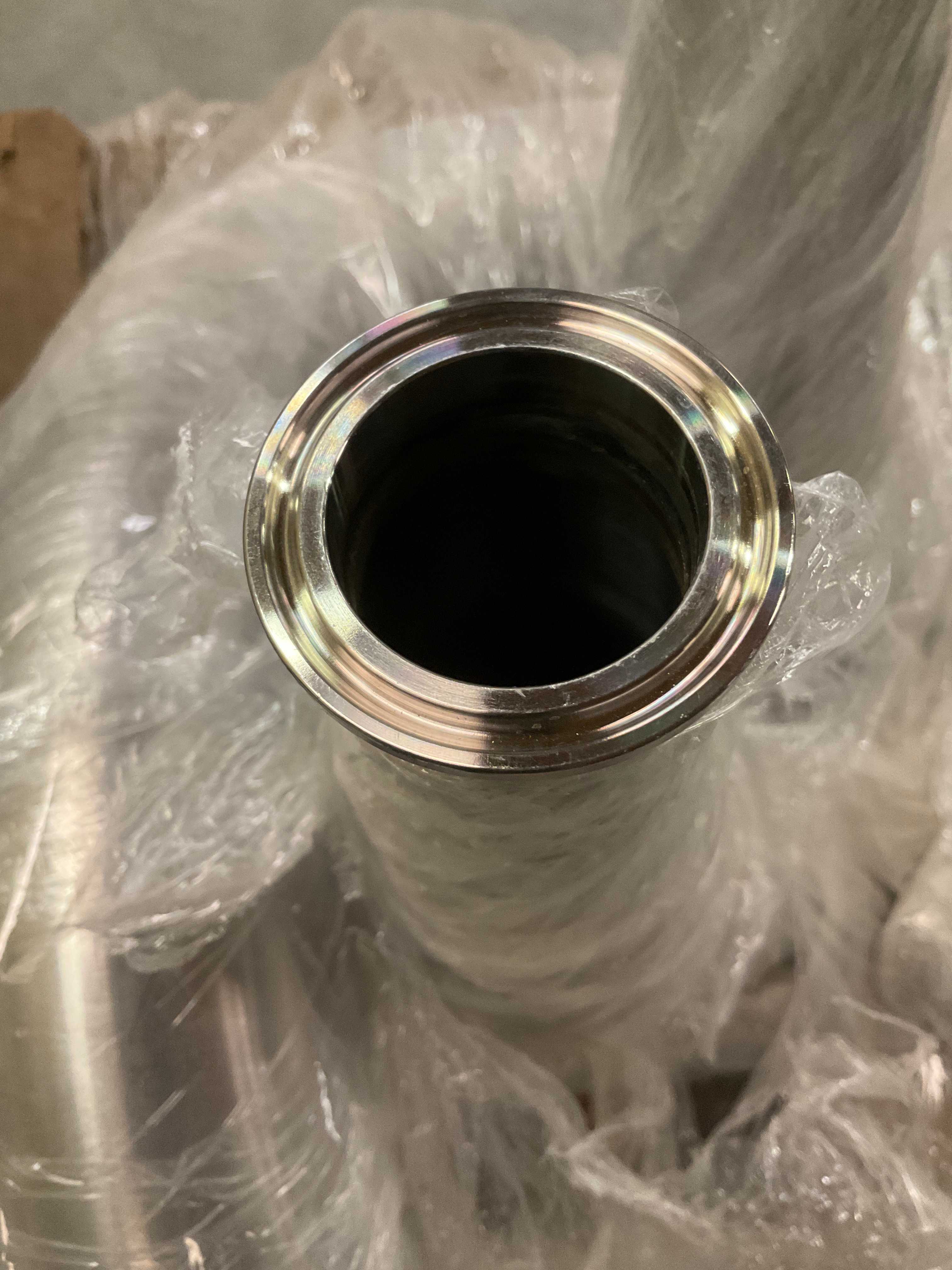 BULK QTY OF ASSORTED SANITARY PIPES AND METAL SIDING - INDUSTRIAL PARTS