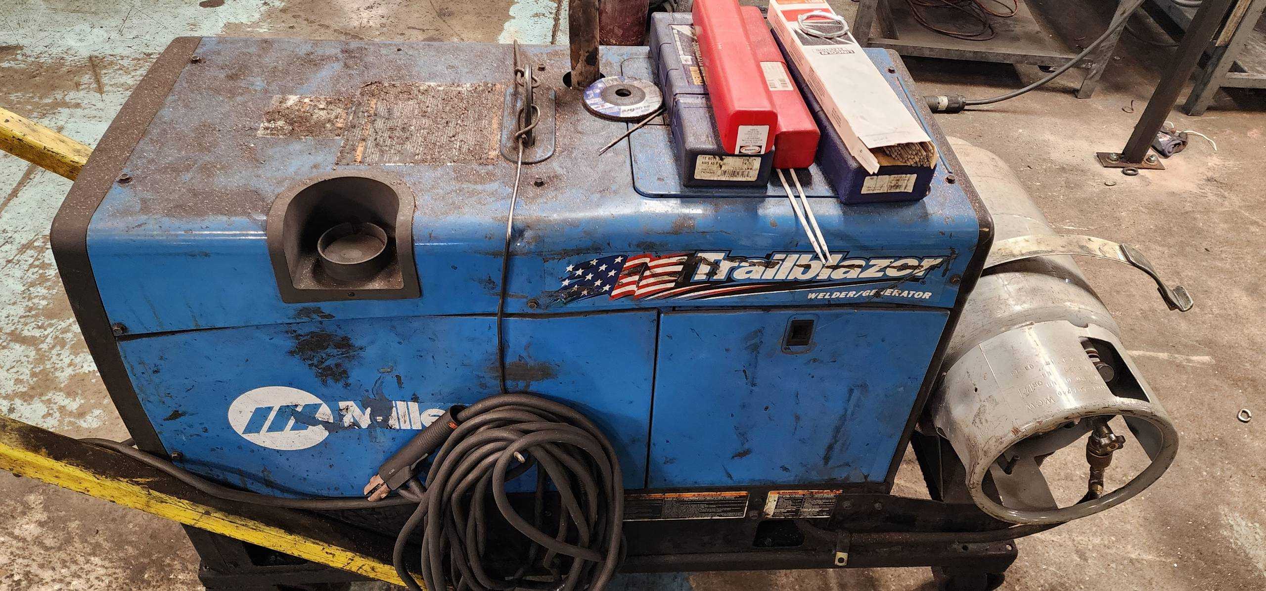 MILLER TRAILBLAZER 302 ENGINE DRIVEN WELDER - ENGINE DRIVEN WELDER