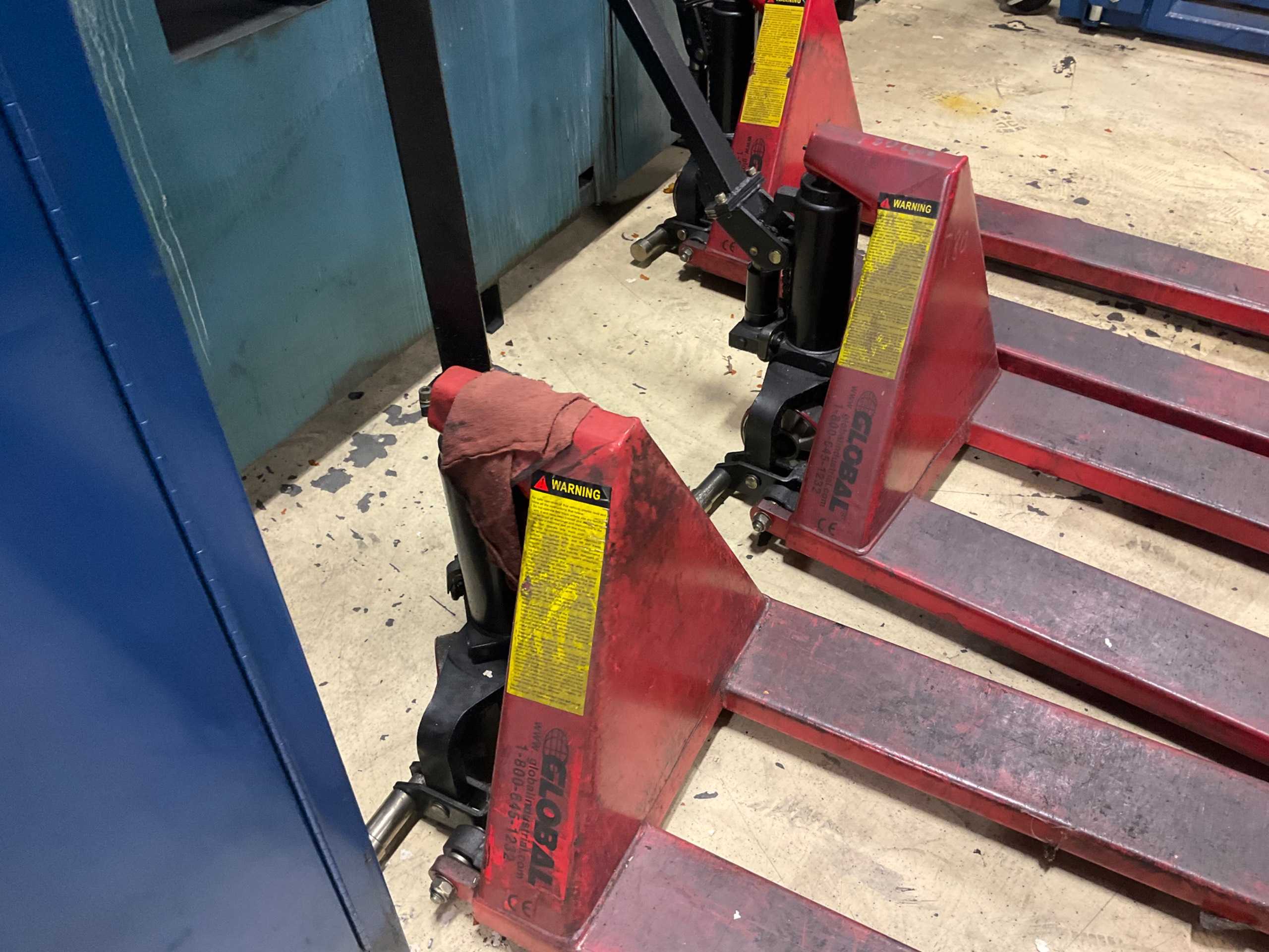 QTY 3: MANUAL PALLET JACK - MANUAL PALLET JACKS