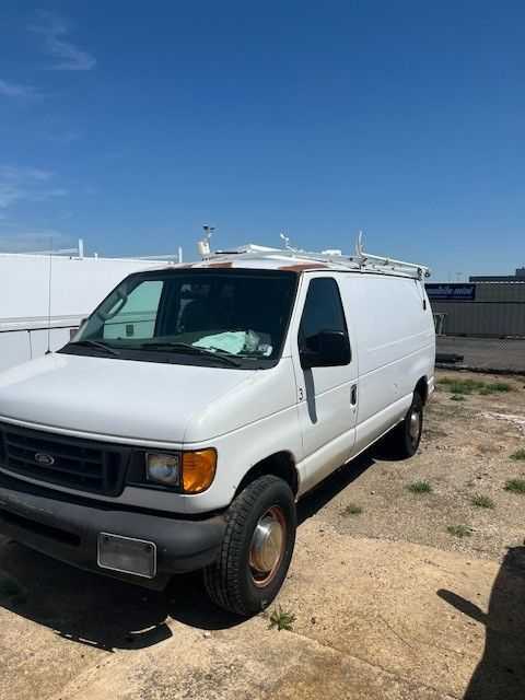 2003 FORD E-250 CARGO VAN - UTILITY VEHICLES