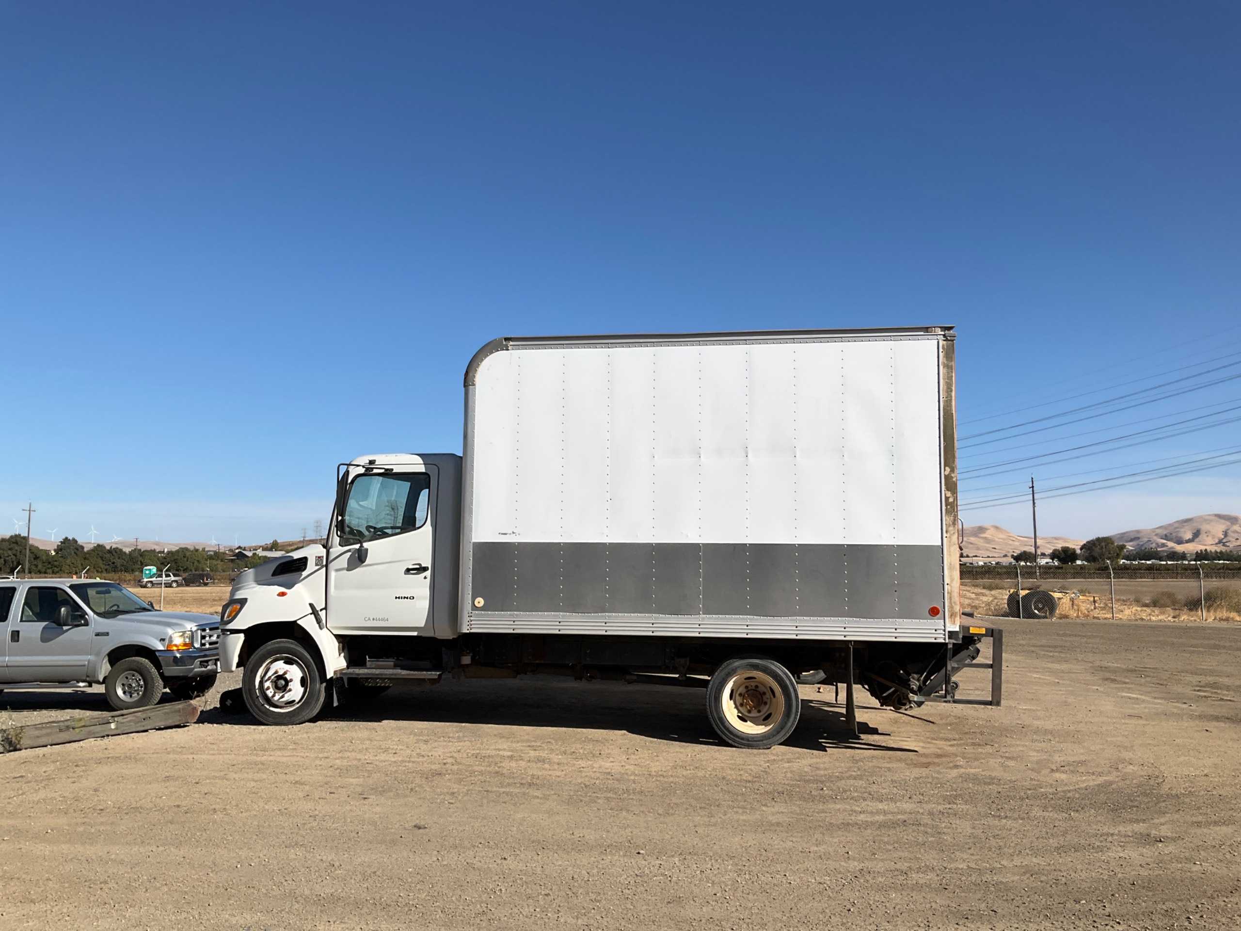 2004 HINO MOTORS LTD 56216 STRAIGHT CARGO TRUCK - STRAIGHT CARGO TRUCK