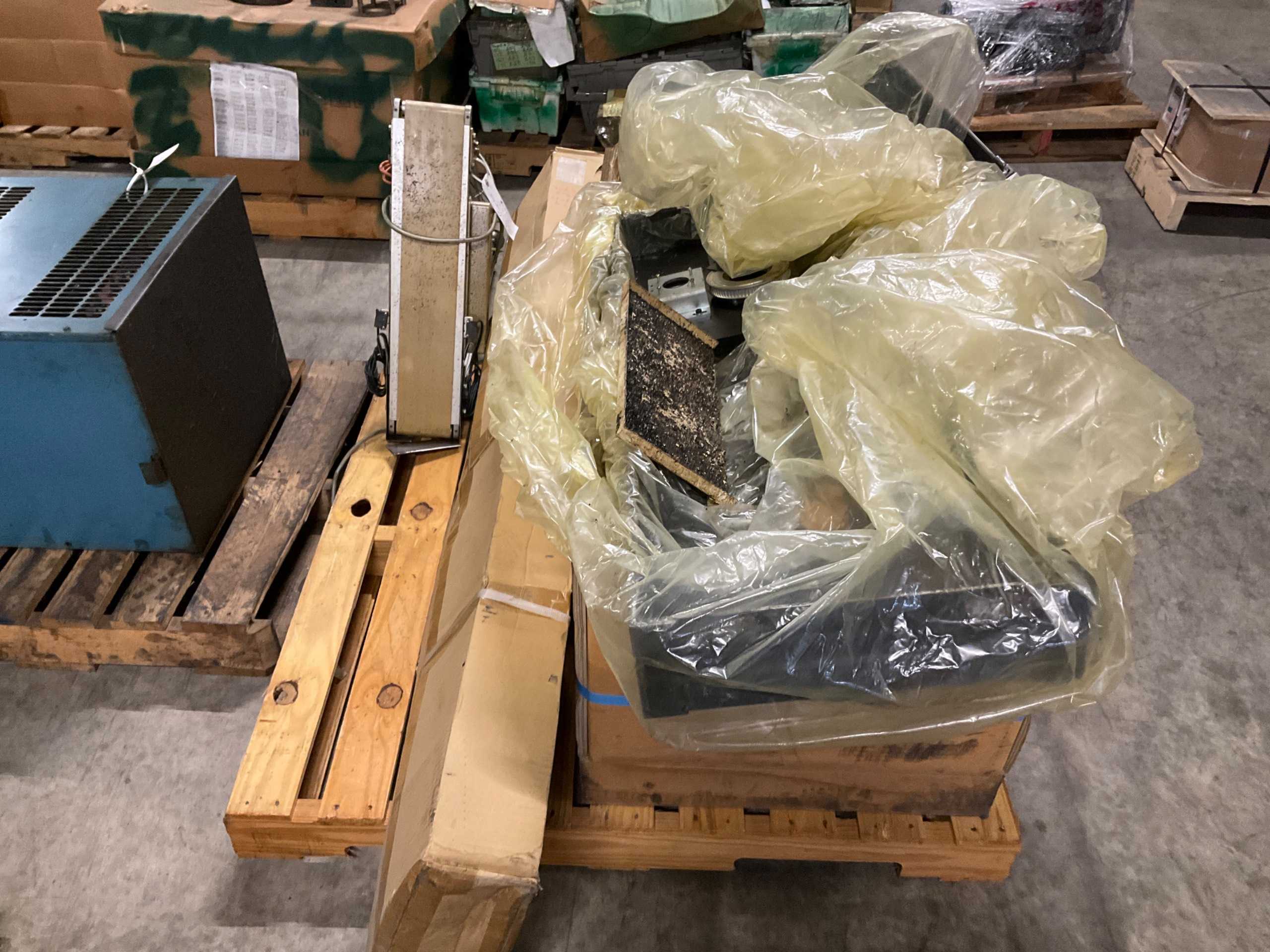 BULK QTY OF MISCELLANEOUS - MISCELLANEOUS