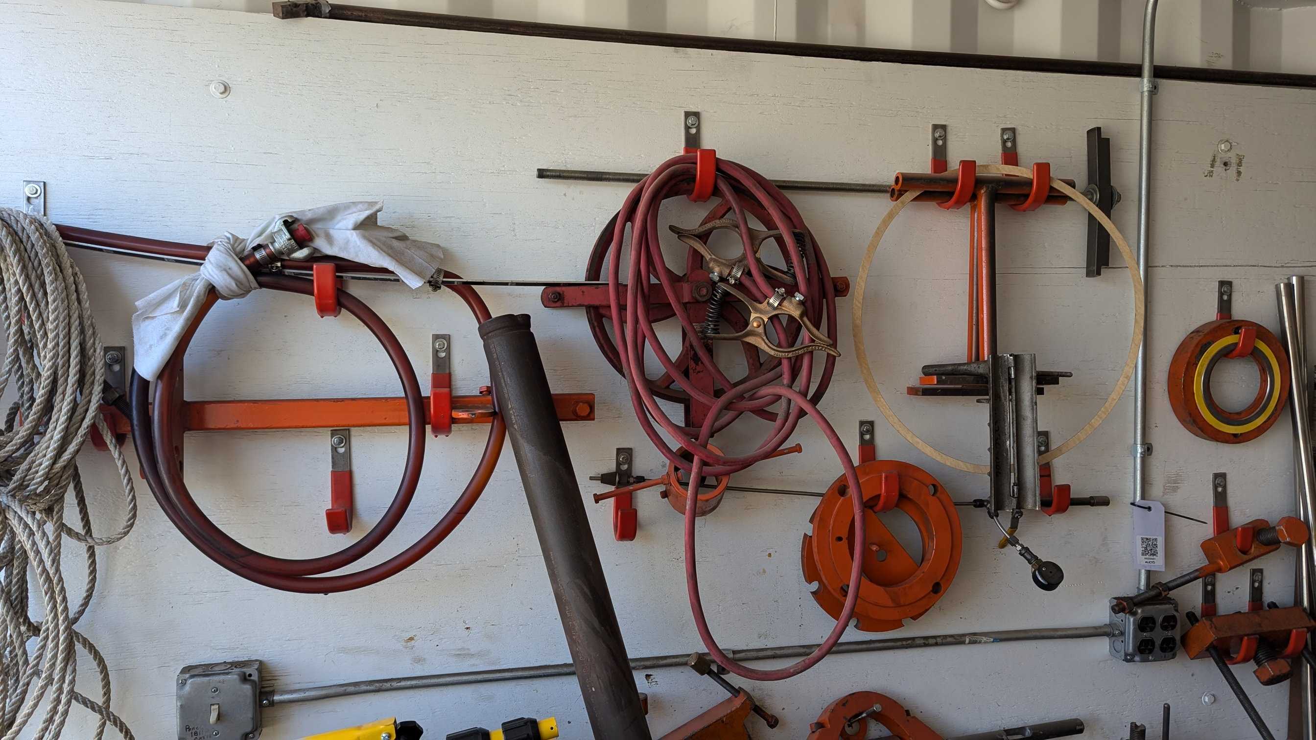 BULK QTY OF TOOLS & MAINTENANCE EQUIPMENT - TOOLS
