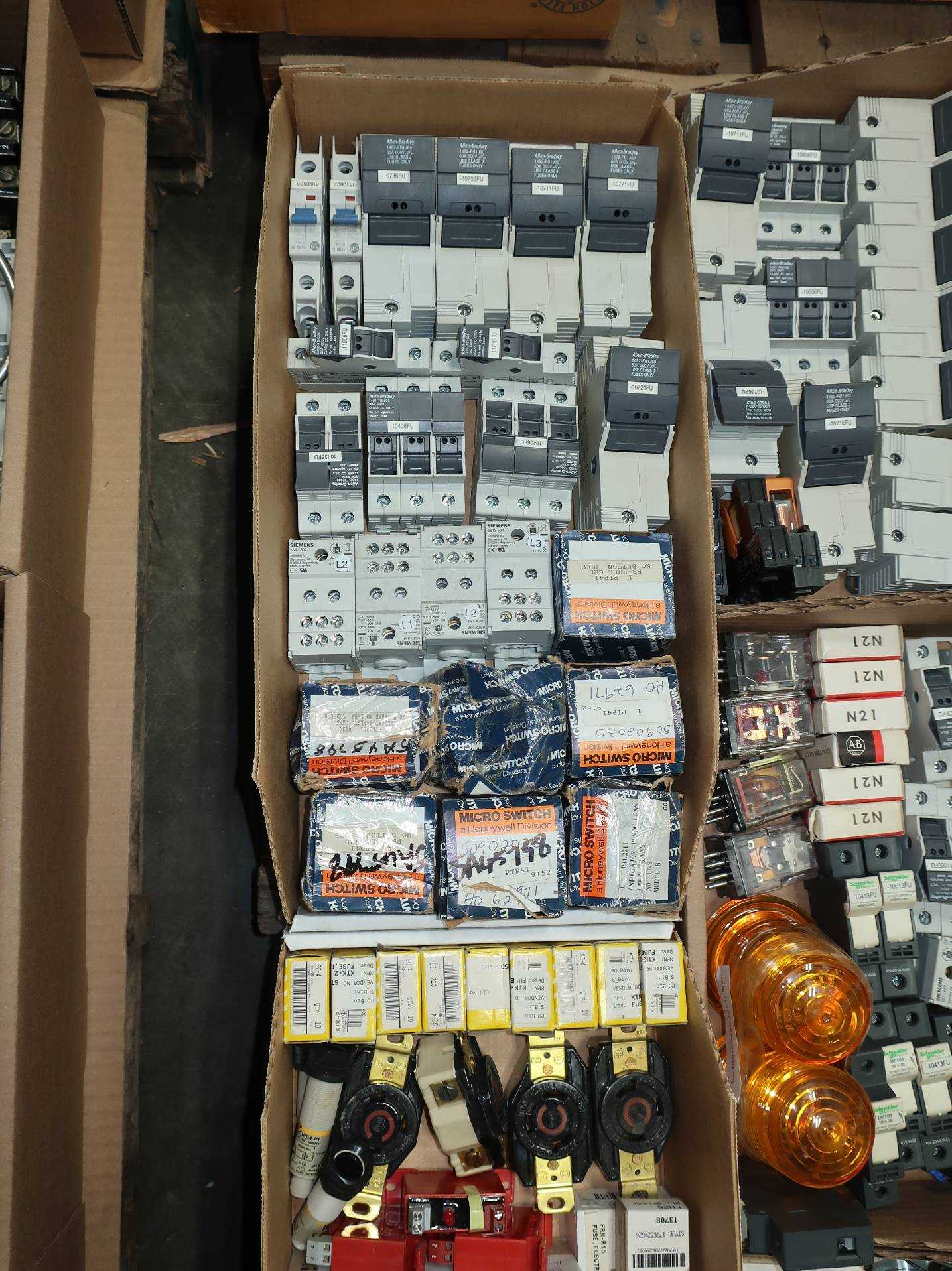 SKU 1760395 - 4 PALLETS OF ASSORTED ELECTRICAL COMPONENTS For Sale | Aucto