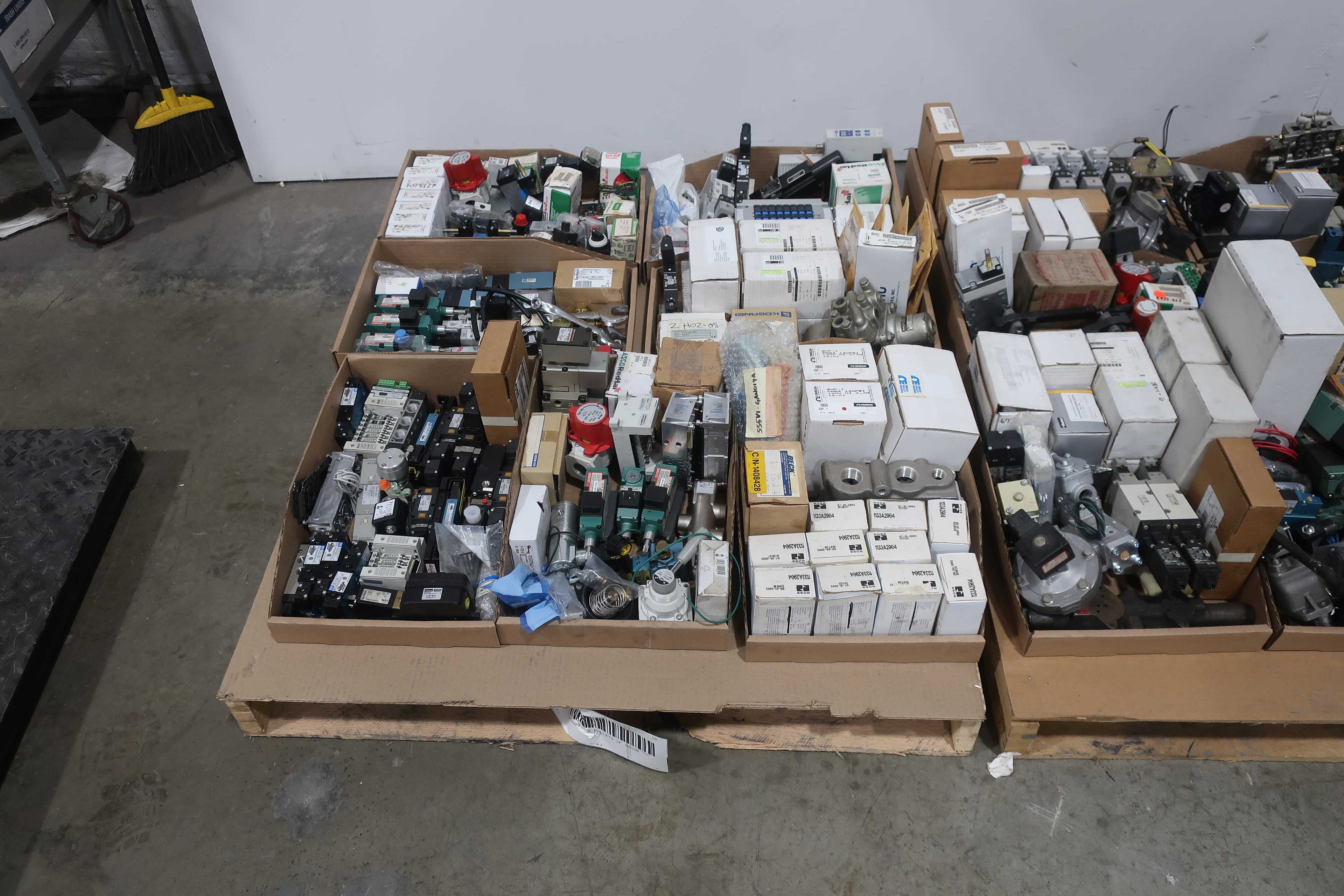 SKU 1745609 - 3 PALLETS OF ASSORTED PNEUMATIC VALVES - PNEUMATIC VALVE