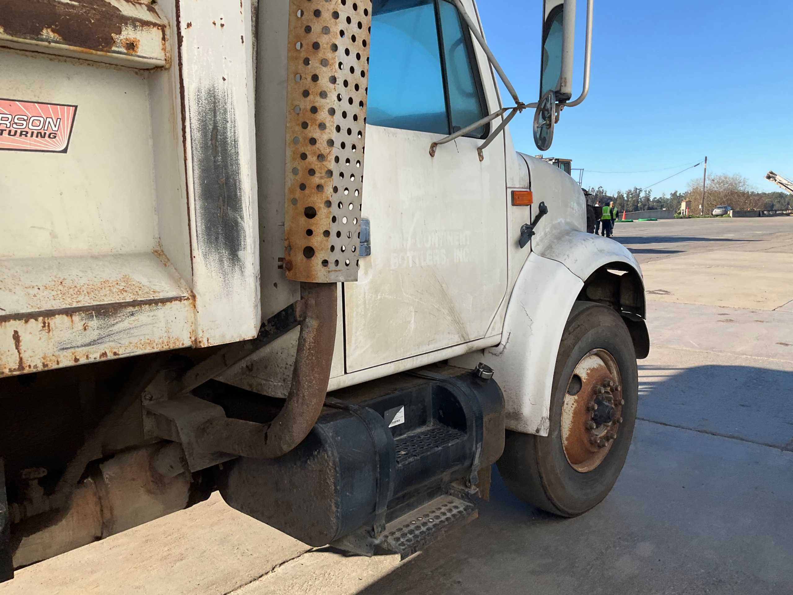 1993 INTERNATIONAL 4900 DUMP TRUCK - DUMP TRUCK