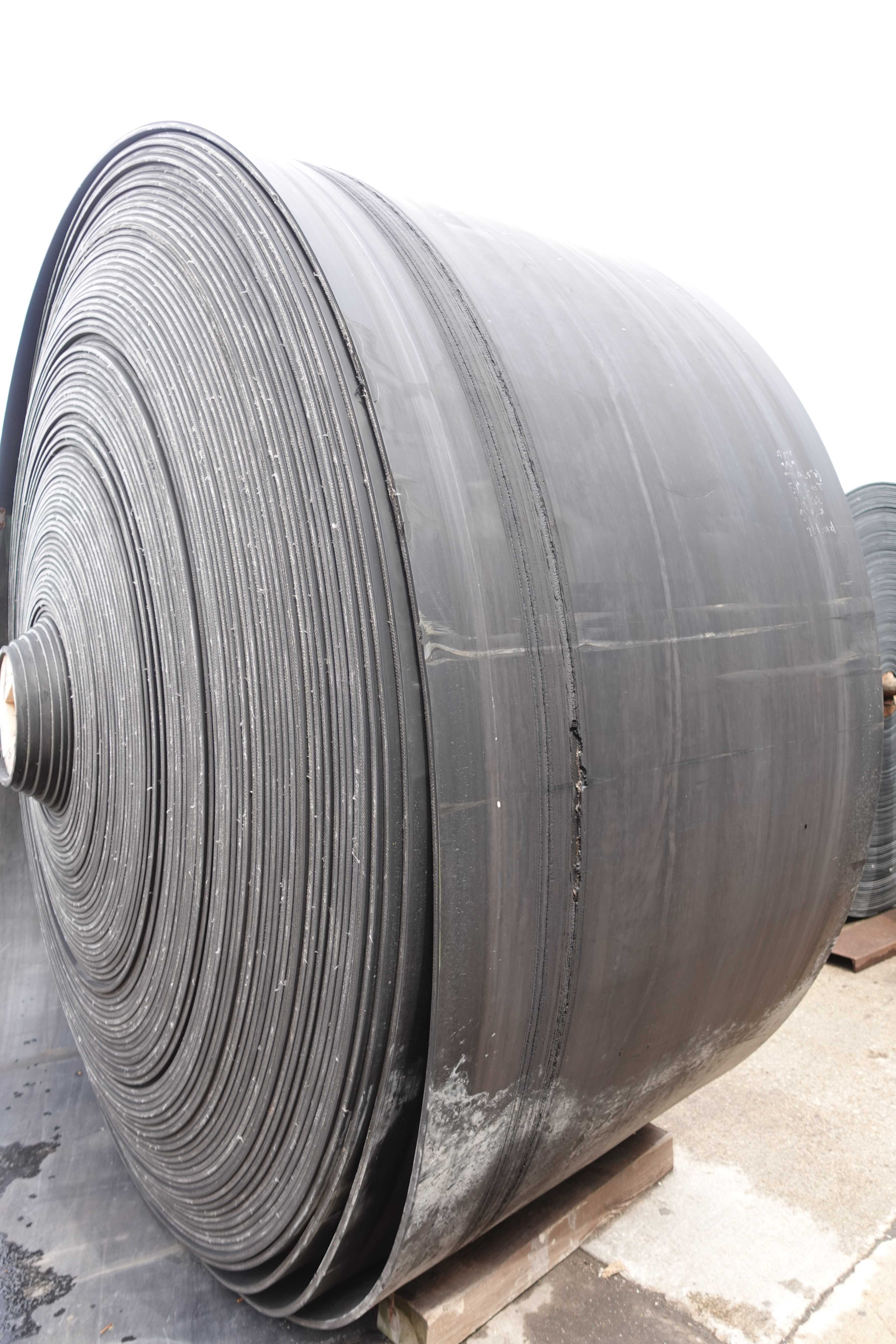 SKU 1761317 - RUBBER CONVEYOR BELT, 9/16" THICK, 41" WIDE, USED - CONVEYOR PARTS