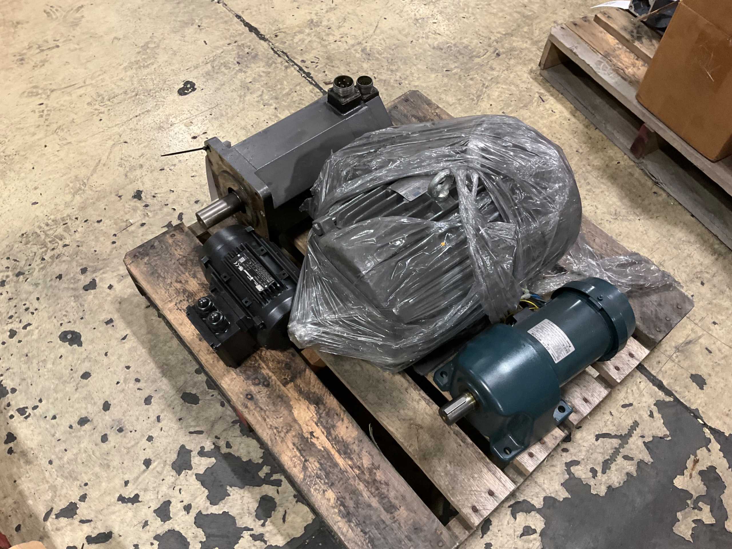 QTY 4: AC MOTORS - AC MOTOR