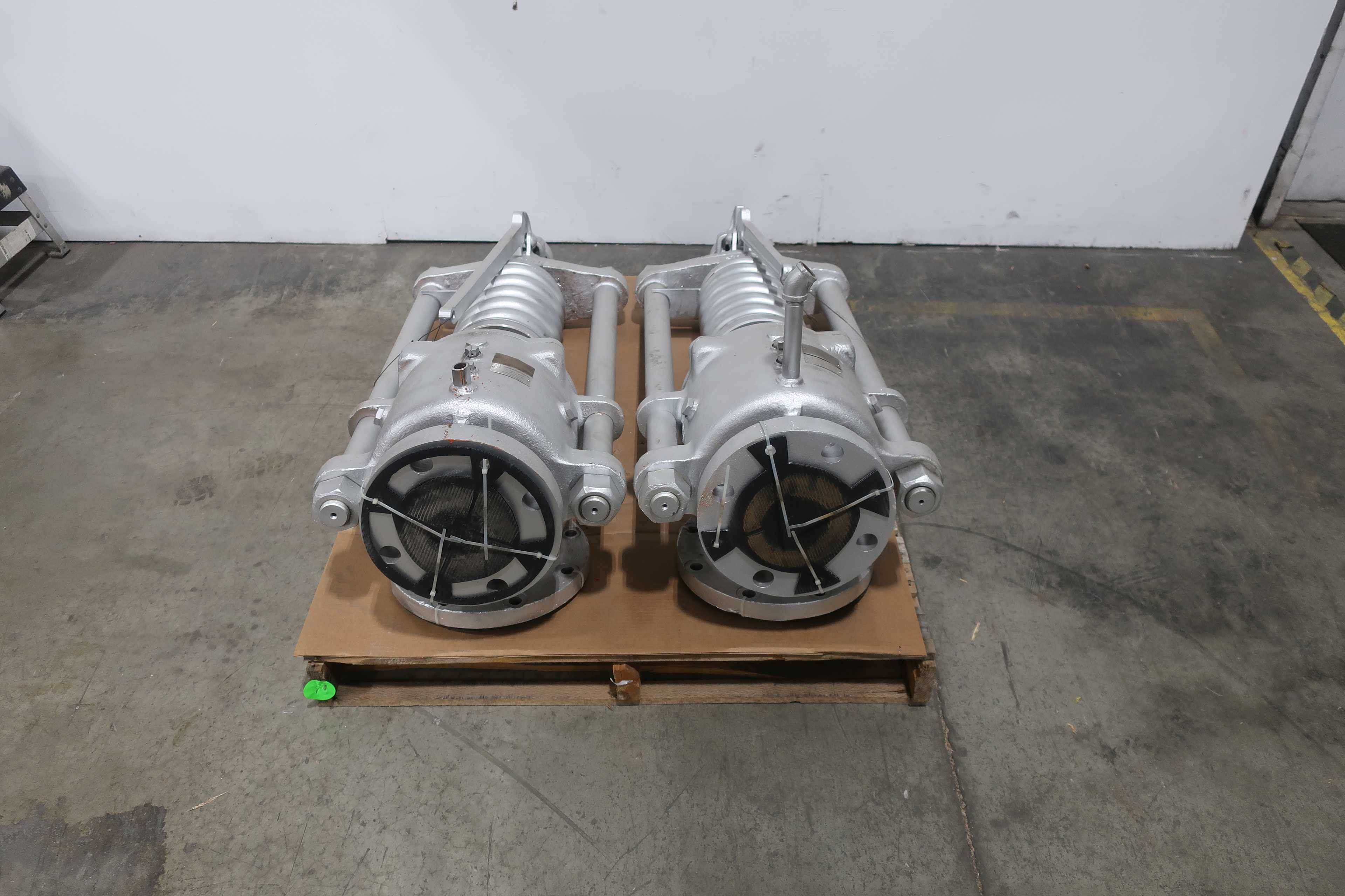 SKU 1760337 - LOT OF 2 CONSOLIDATED 1776QA 418400LBS/HR STEEL FLANGED 800PSI 4/8IN RELIEF VALVE - RELIEF VALVE