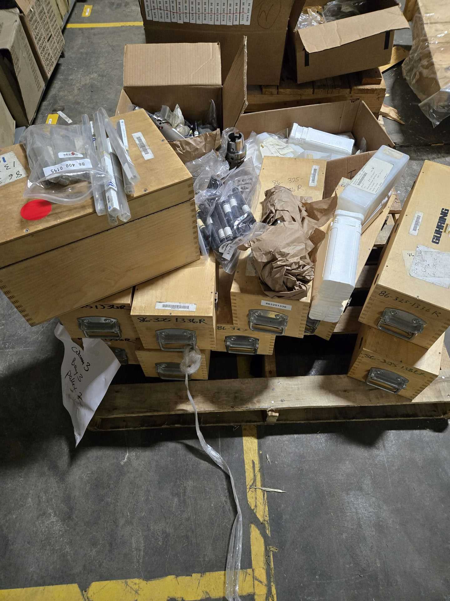 BULK QTY OF TOOLING ITEMS - TOOLING FOR MACHINING CENTERS