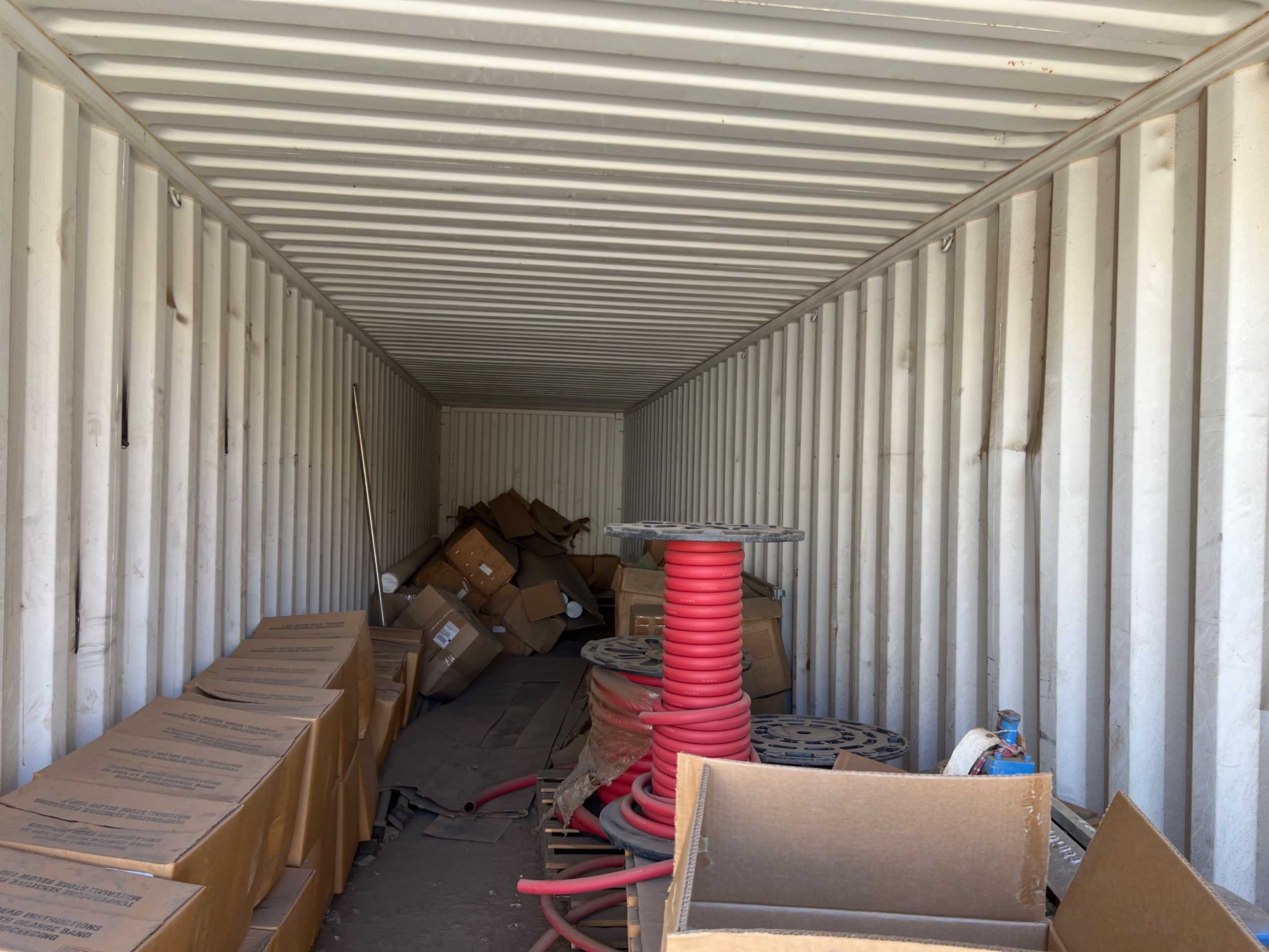 40' SHIPPING CONTAINER - SHIPPING CONTAINERS