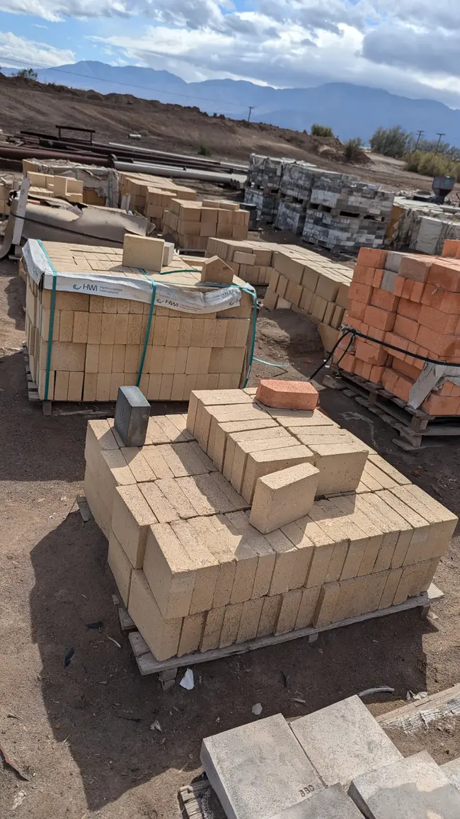 BULK QTY OF REFRACTORY BRICKS - undefined