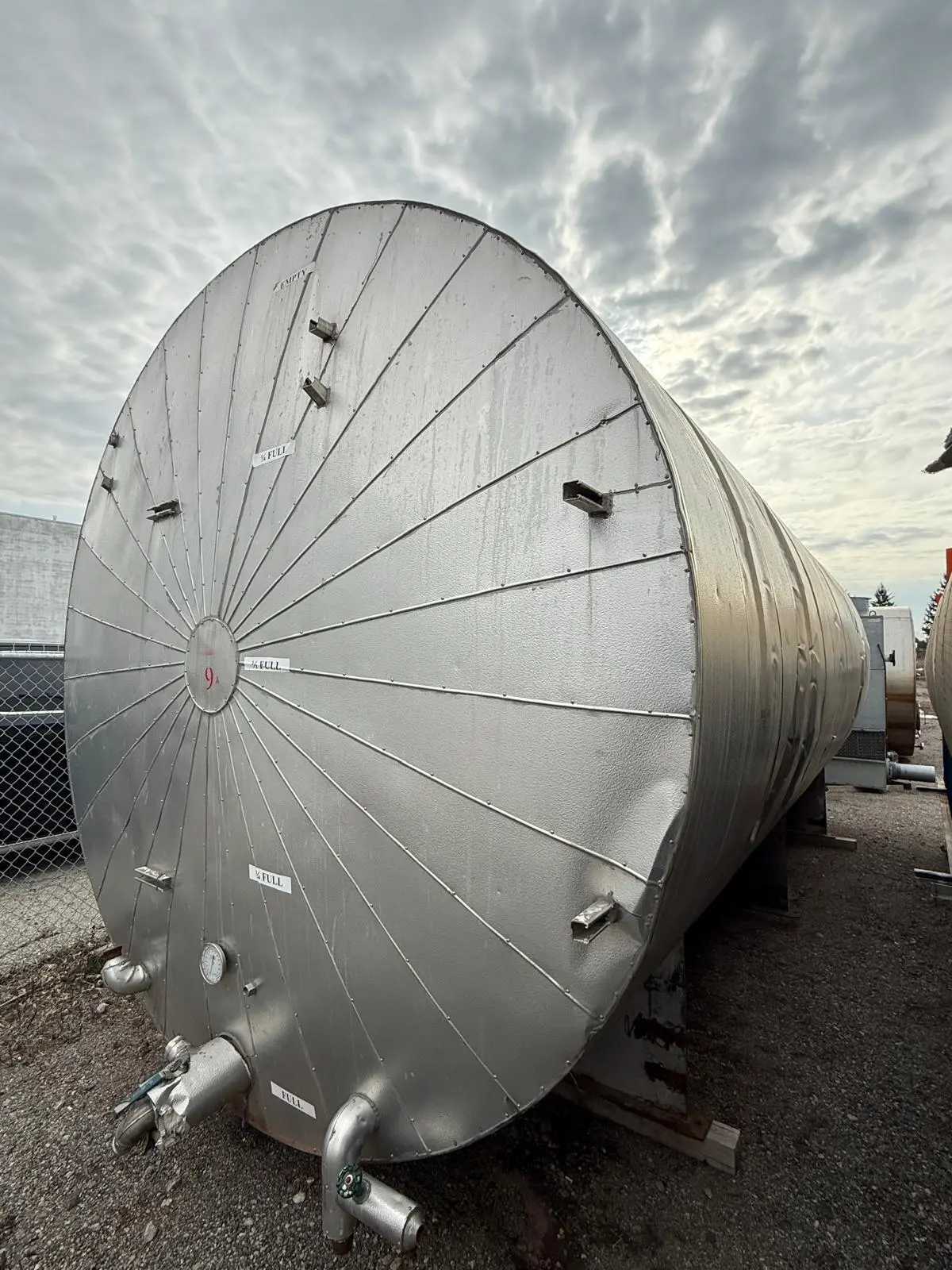 JACKETED HORIZONTAL STORAGE & PROCESS TANK, 12000 GAL, 2 COMPARTMENTS, 117X117X326IN, 9000 LBS - TANKS
