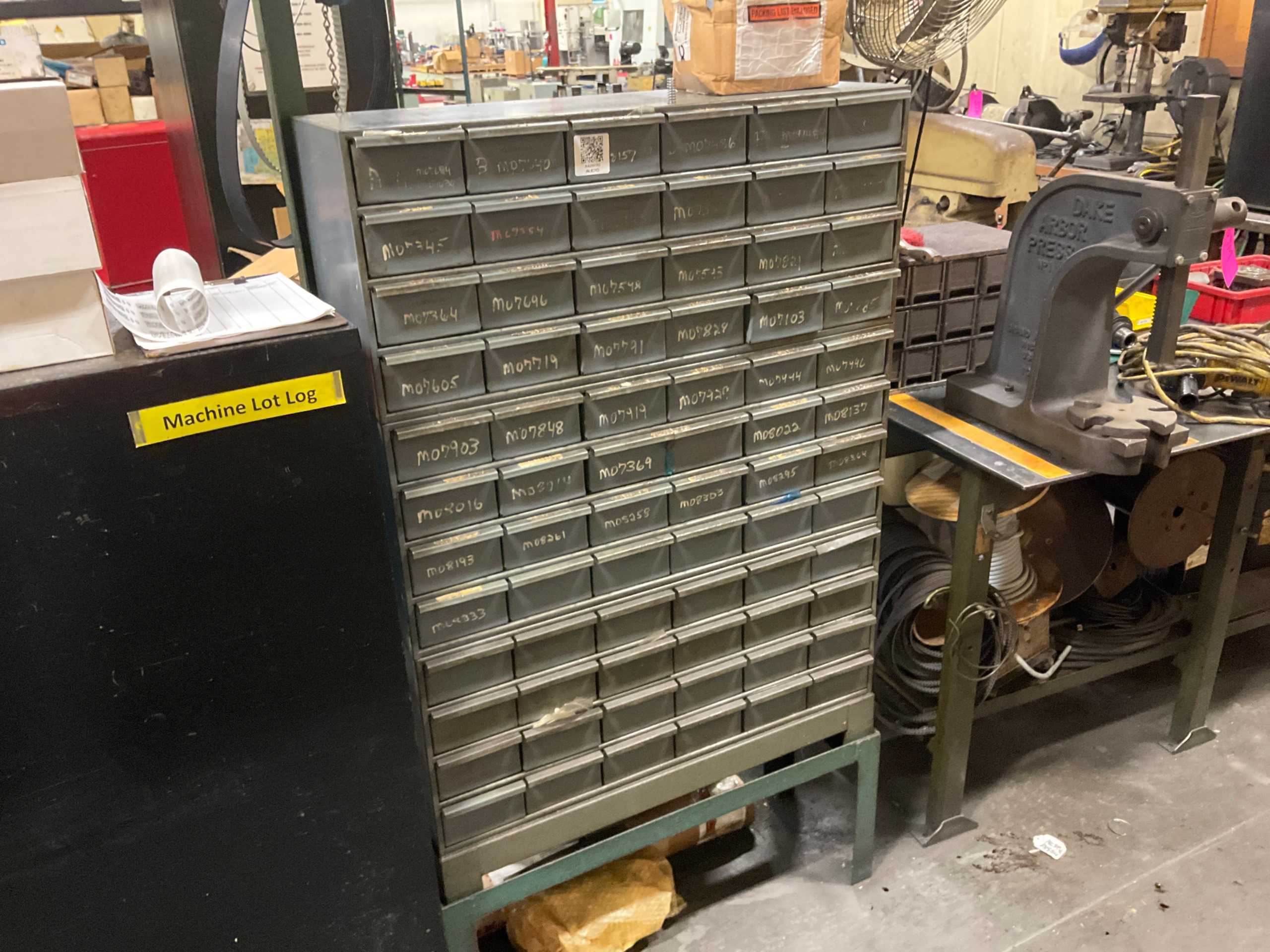 STORAGE UNIT WITH COMPONENTS - TOOL STORAGE