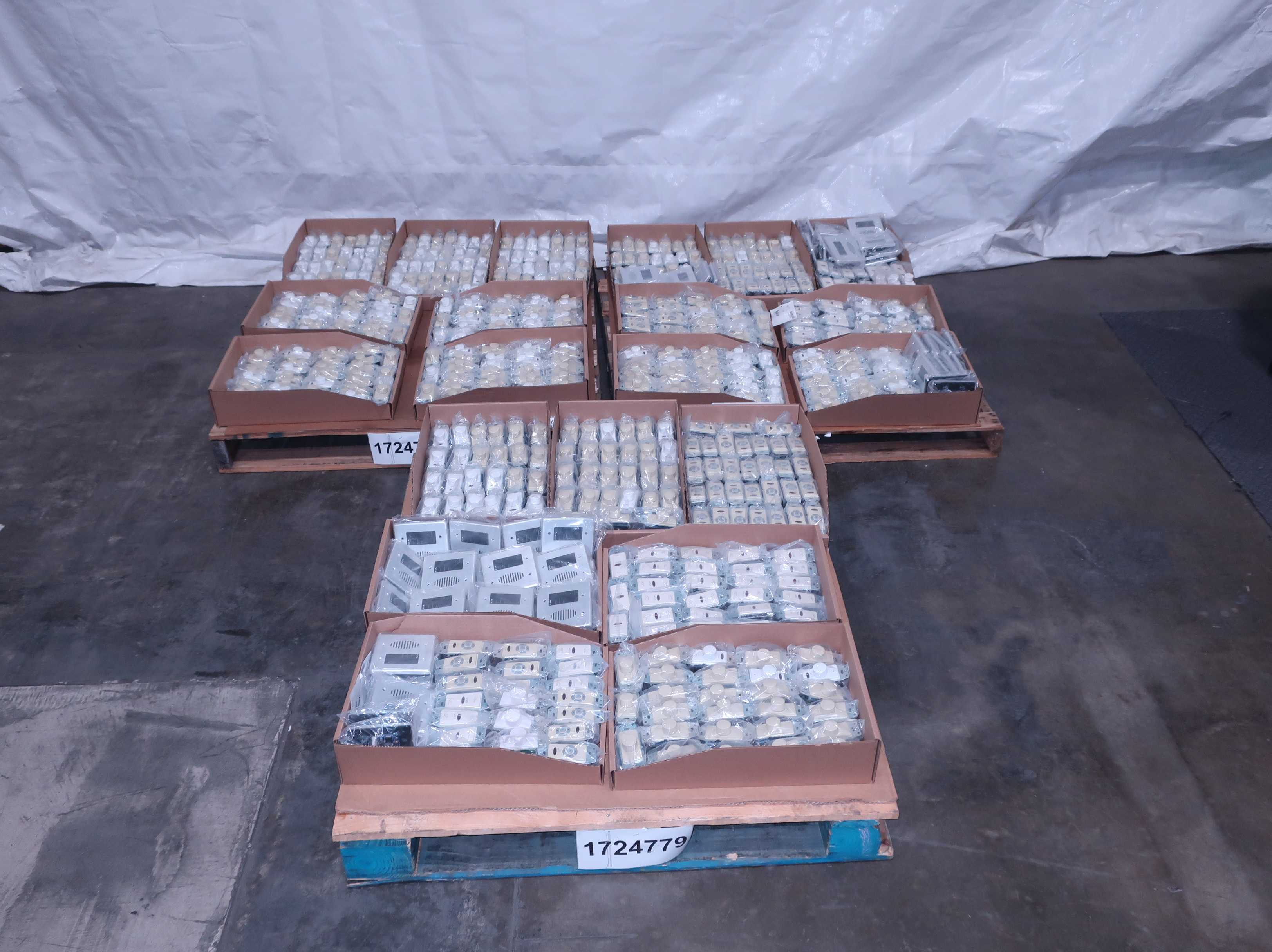 SKU 1724779 - 3 PALLETS OF ASSORTED AUTOMATION AND CONTROLS - AUTOMATION & CONTROLS