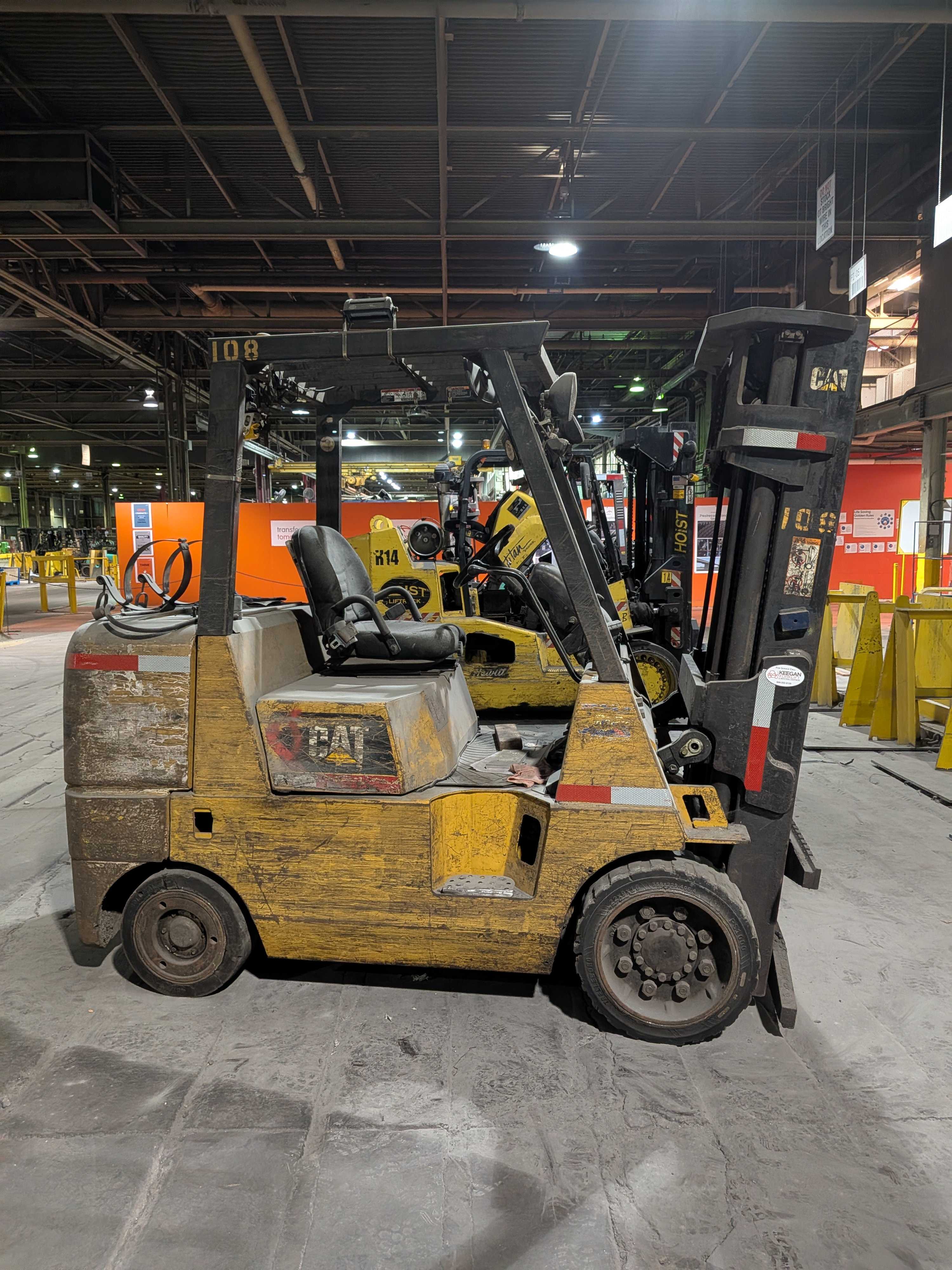 2000 CATERPILLAR GC40K FORKLIFT 8,000LBS CAPACITY 4.3L V6 ENGINE LPG/GASOLINE SOLID CUSHION TIRES - SIT-DOWN FORKLIFTS