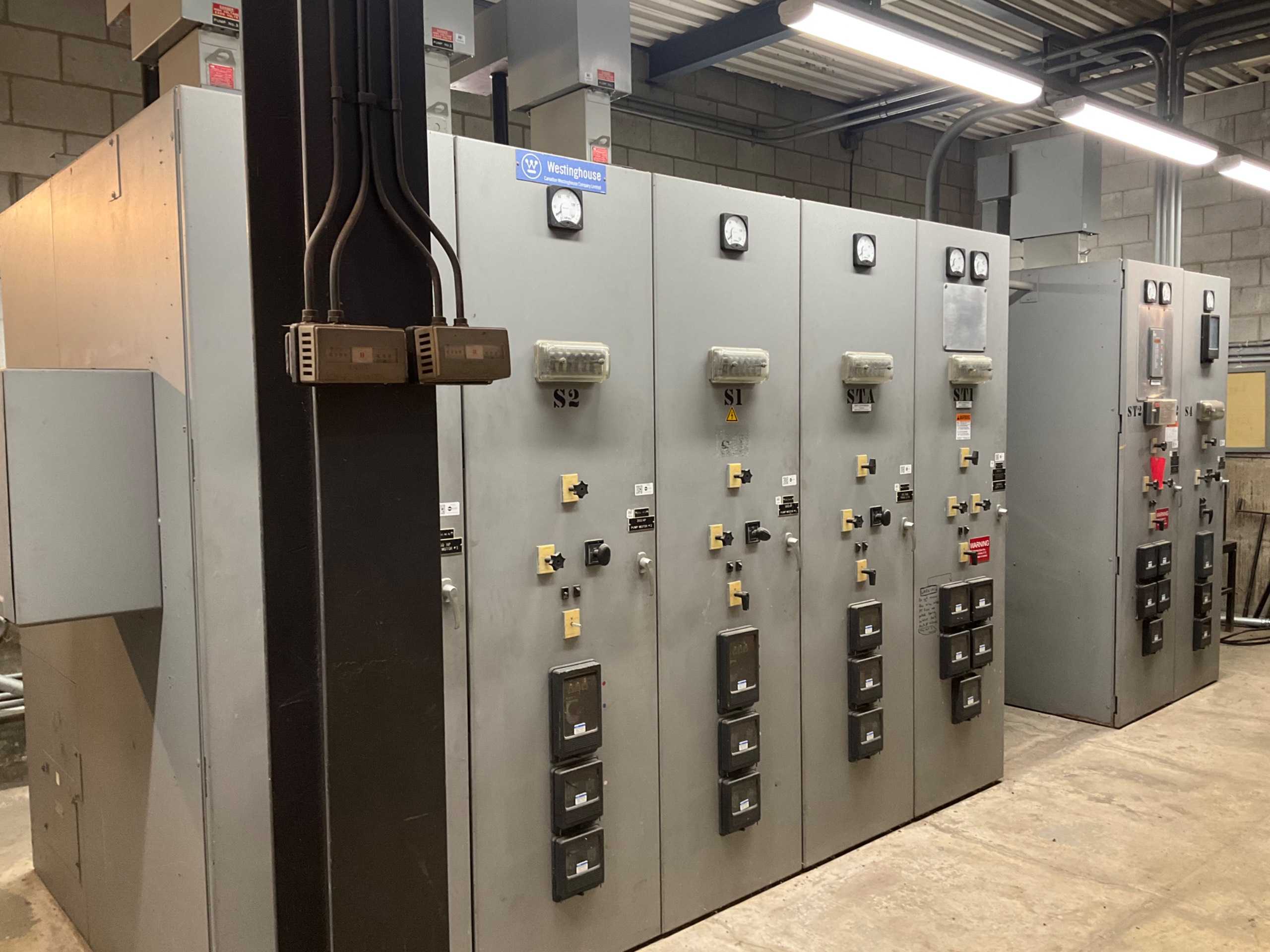 BULK QTY OF ELECTRICAL SWITCHGEAR - POWER DISTRIBUTION SWITCHGEAR