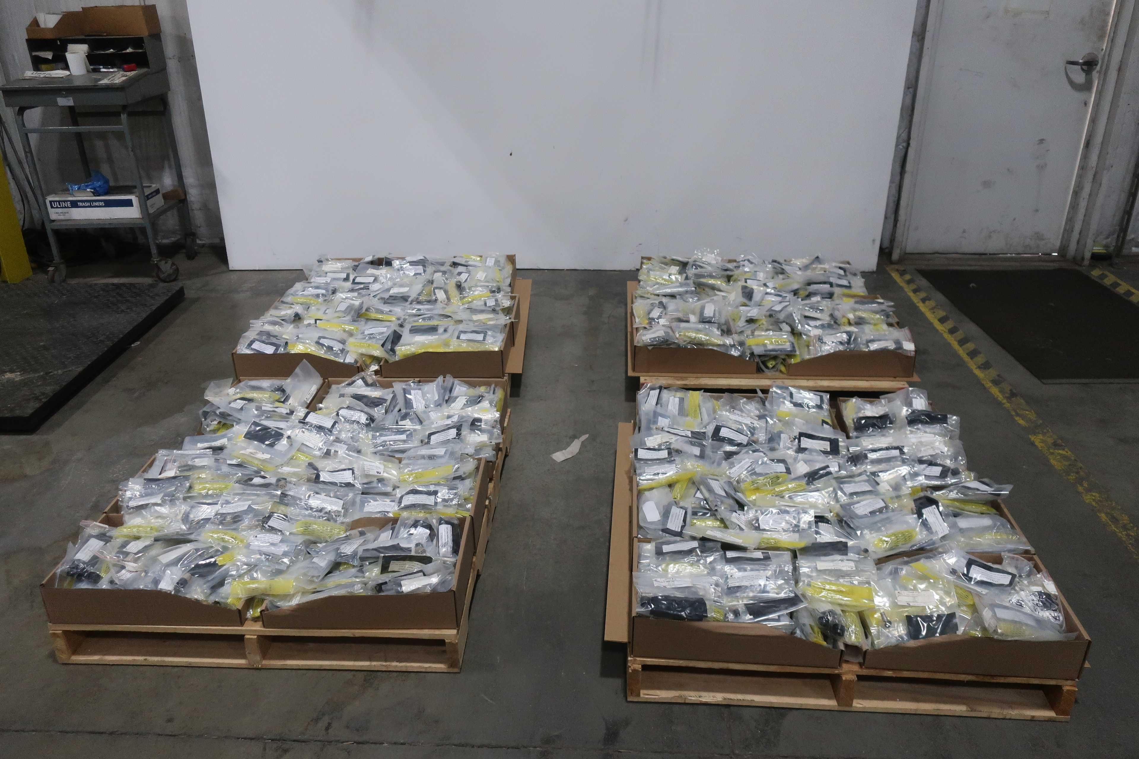 4 PALLETS OF ASSORTED SOURIAU PLUG KITS - PIPE PLUG