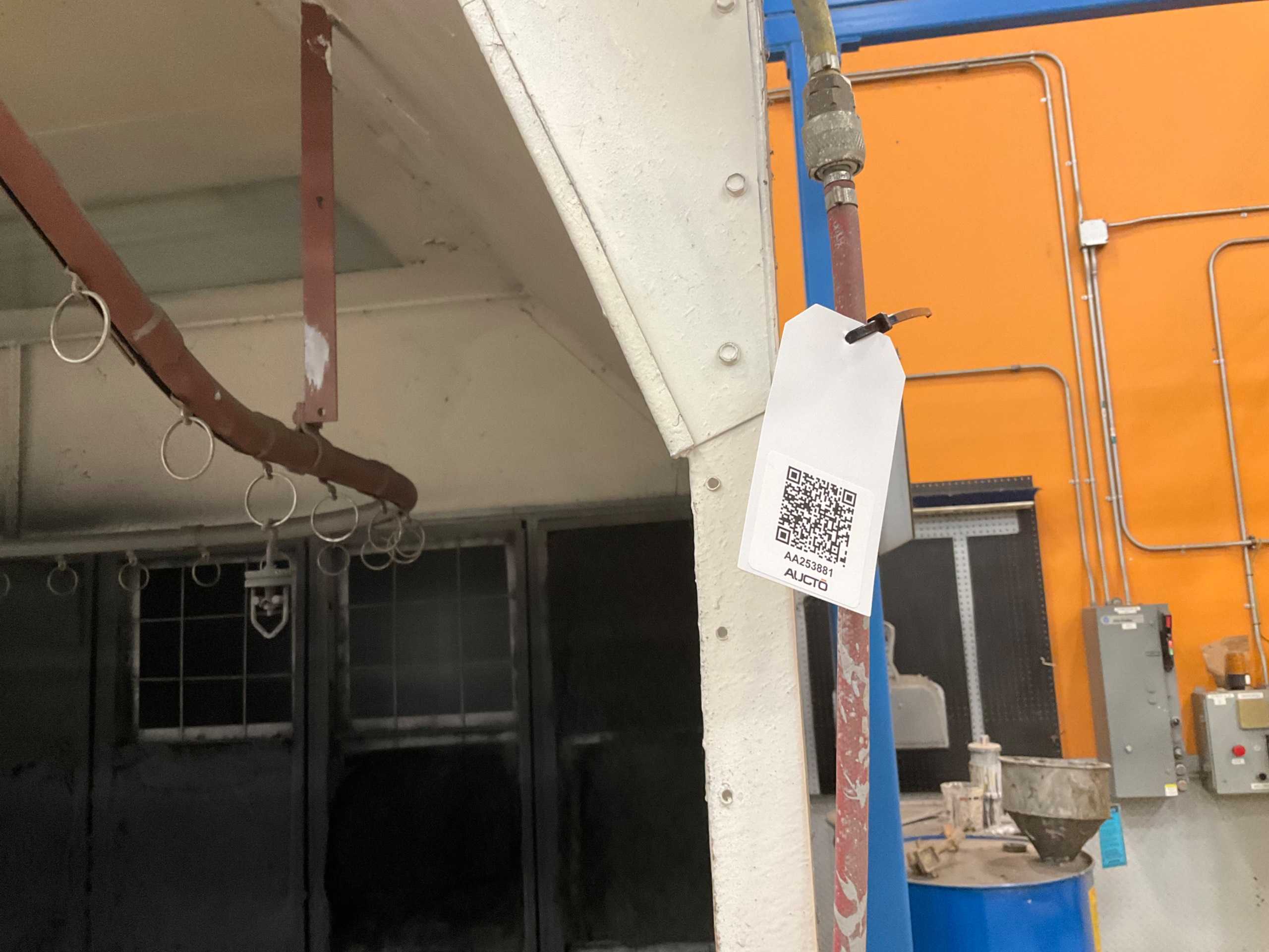 MANUAL PAINTING BOOTH WITH CONVEYOR - PAINT LINE