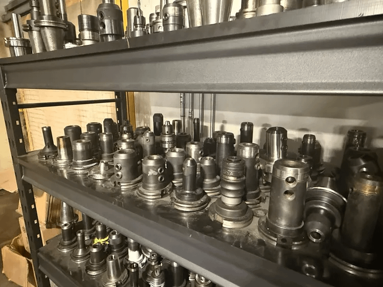150PC CNC TOOLING LOT: CAT40/50, BT40/50, HSK63, COLLET, END MILL, SHRINK-FIT, BORING HEADS - MACHINE TOOLING