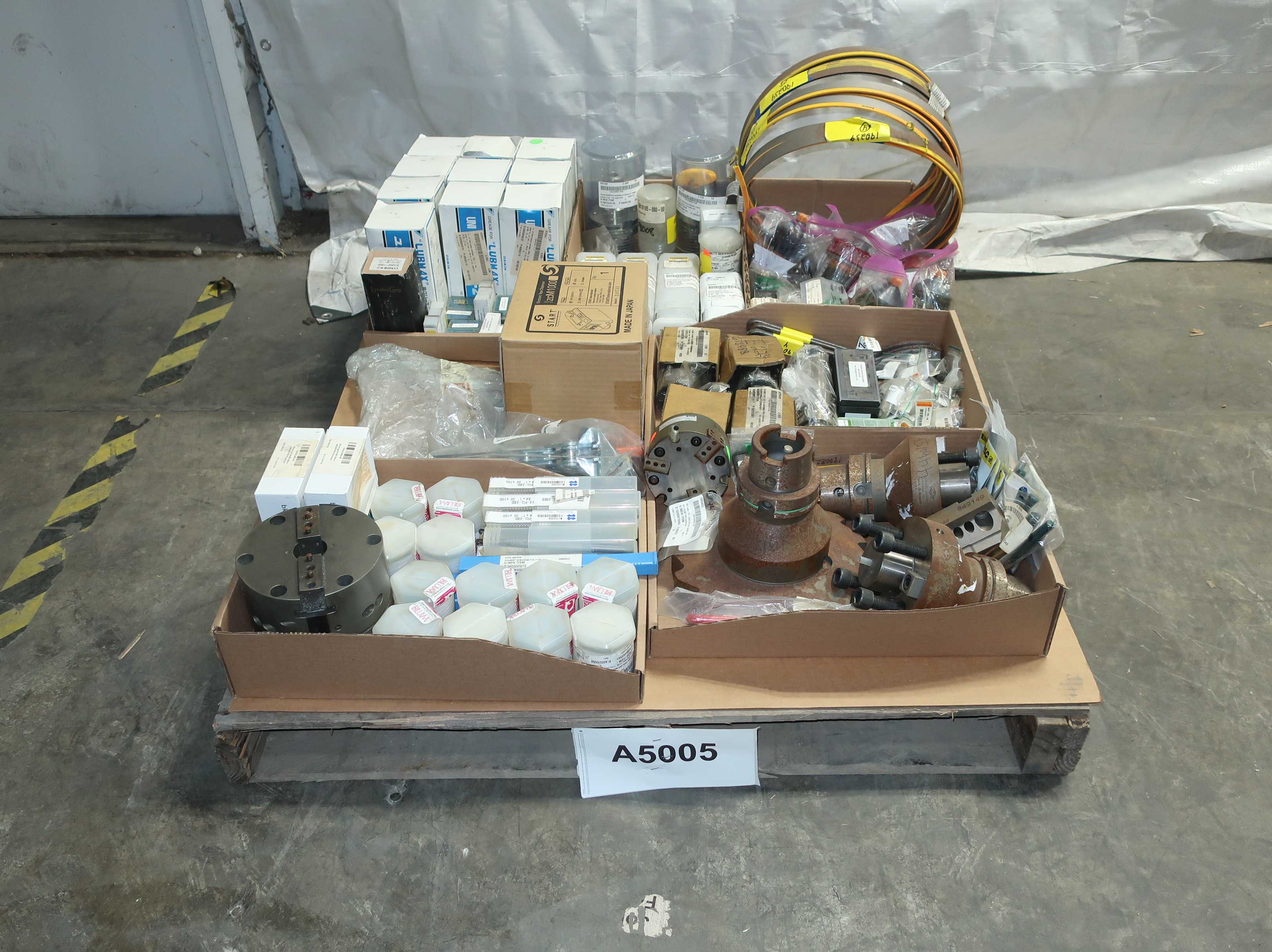 BULK QTY OF ASSORTED TOOLS - TOOLS