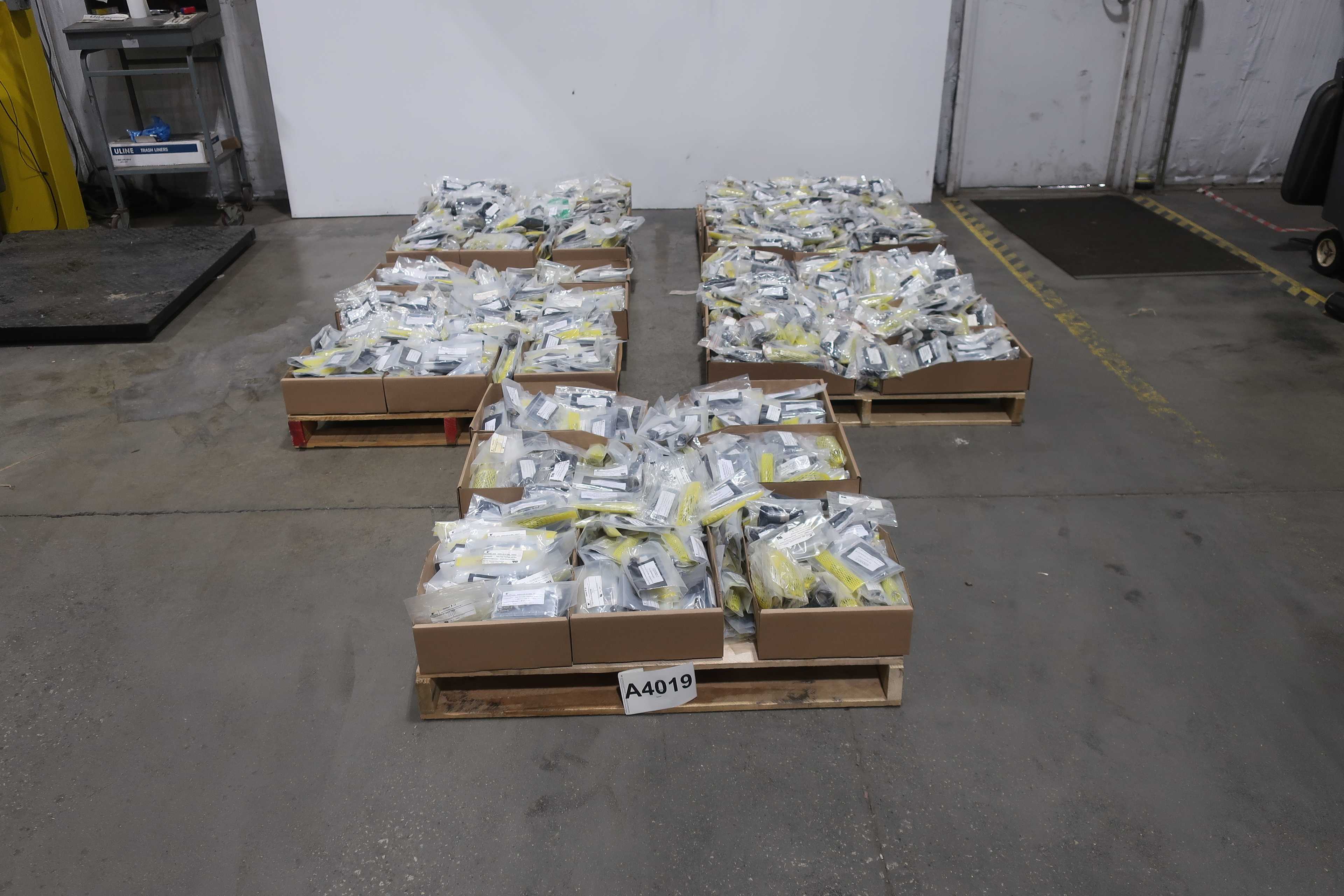 5 PALLETS OF ASSORTED SOURIAU PLUG KITS - PIPE PLUG