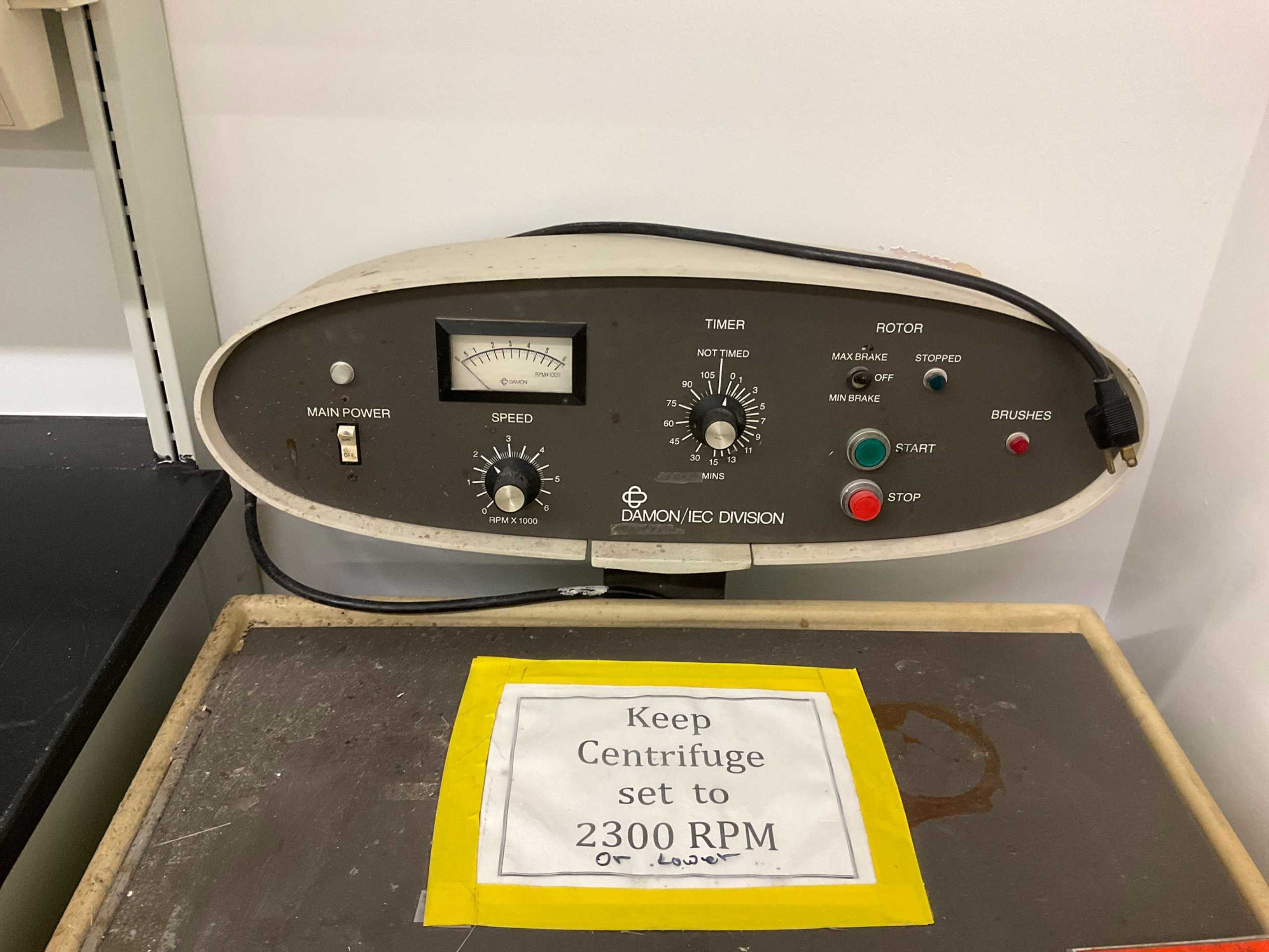 DAMON CU-5000 CENTRIFUGE - LAB AND SCIENTIFIC EQUIPMENT