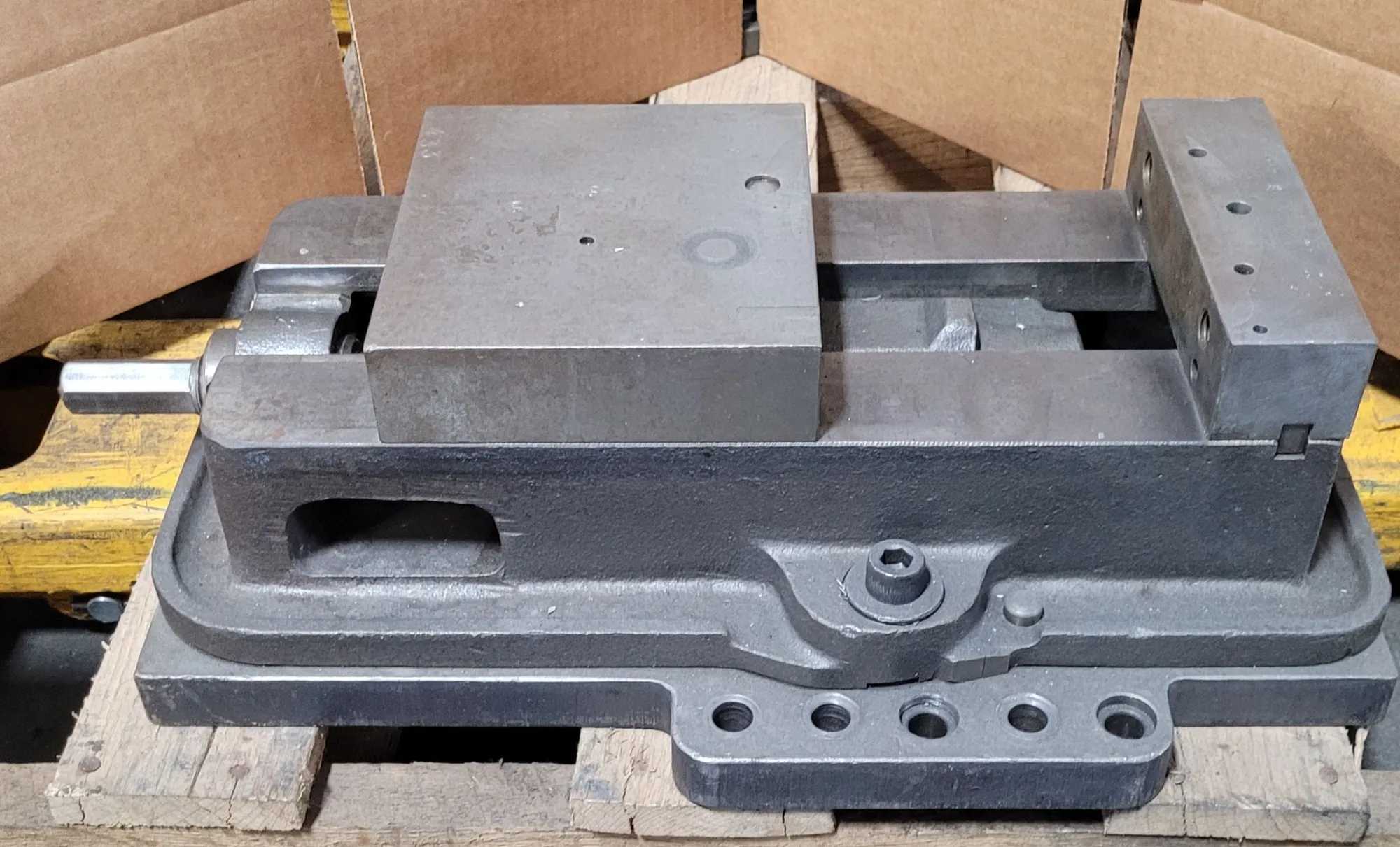 KURT D60 MACHINIST VISE 6" JAW OPENING - MACHINE TOOLING
