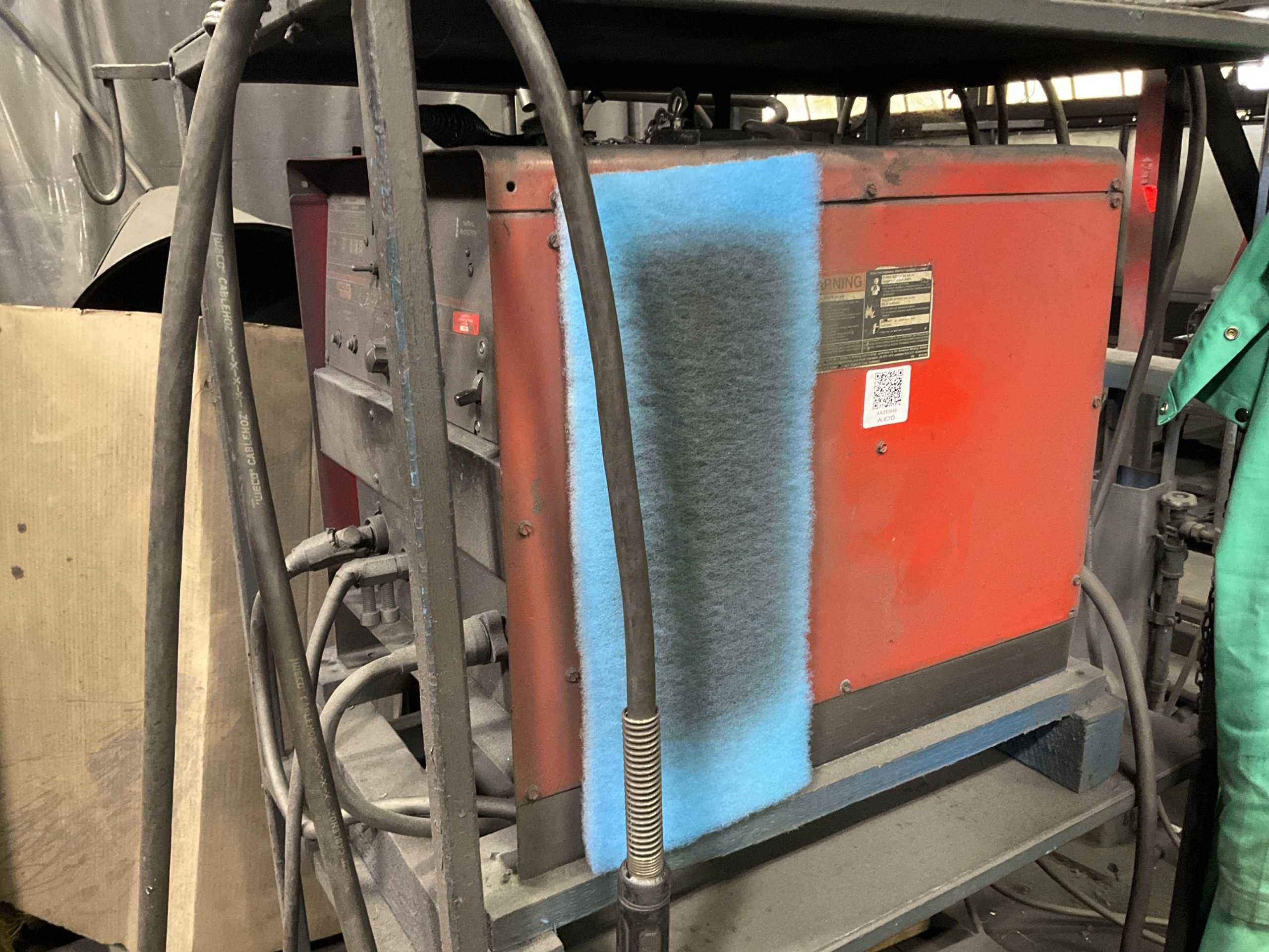 LINCOLN ELECTRIC CV-300 MIG WELDER - MIG WELDERS