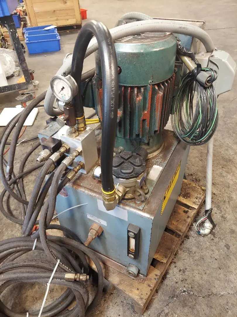 CONTINENTAL HYDRAULICS POLYPAC HYDRAULIC POWER UNIT, 3 HP, 10 GALLON TANK, 3300 PSI MAX. - HYDRAULIC POWER UNIT