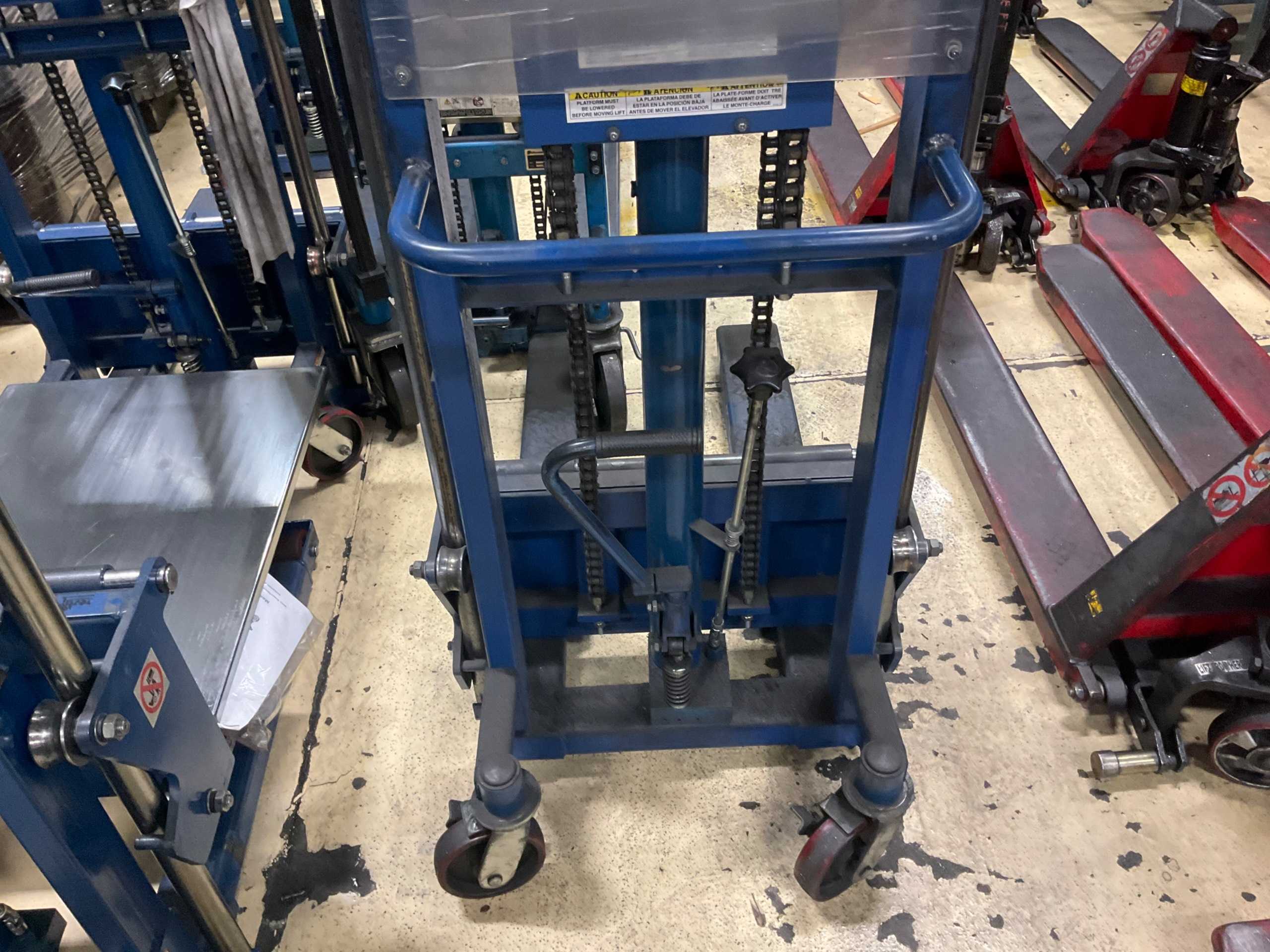 HYDRAULIC STRADDLE STACKER - MATERIAL HANDLING EQUIPMENT