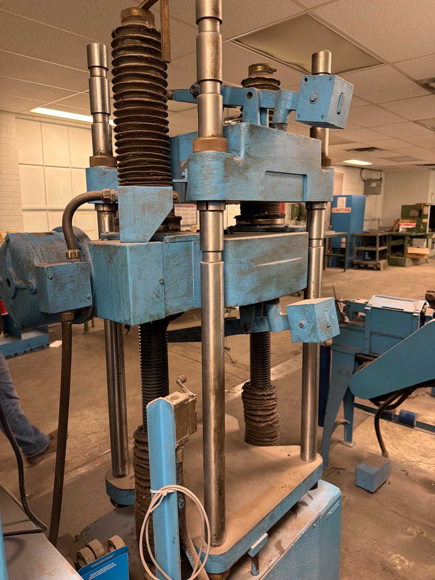Tinius Olsen Universal Testing Machine - MATERIAL TESTING