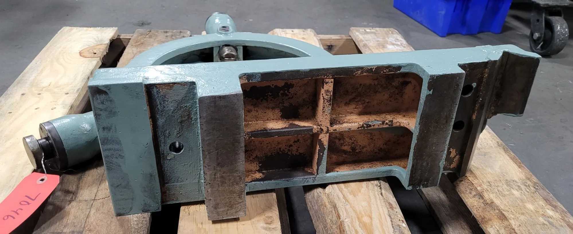 STEADY REST, 28" MAX SWING, 12.5" HOLE DIA, 14" CENTER HEIGHT, 28"X26", 188 LBS - MACHINING EQUIPMENT PARTS