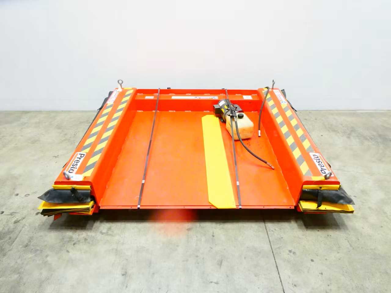 SKU 1761407 - PRESTO LIFTS XZ44-40CH FLOOR LEVEL PAN LIFT TABLE 4000LB - LIFTING EQUIPMENT