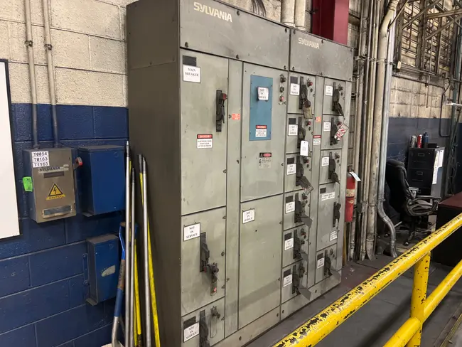 BULK QTY OF CIRCUIT BREAKERS - undefined