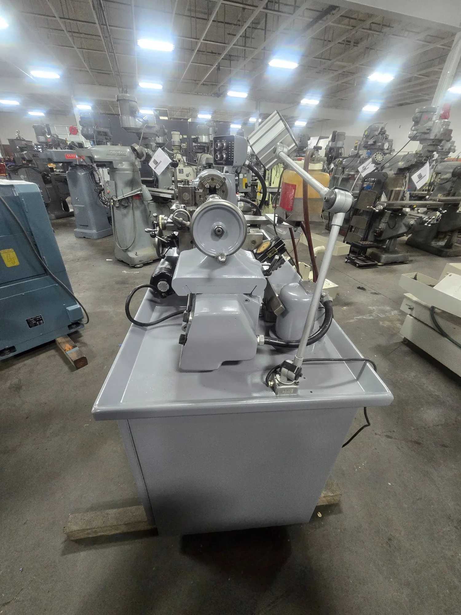 HARDINGE HLV-H WIDE BED TOOL ROOM LATHE, 11" SWING, 18-20" CENTERS, 1.5HP, 125-3000RPM - MANUAL LATHES