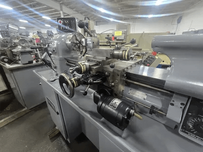 HARDINGE HLV-H-EM TOOL ROOM LATHE, 11" SWING, 18" CENTERS, 3000 RPM MAX. - MANUAL LATHES