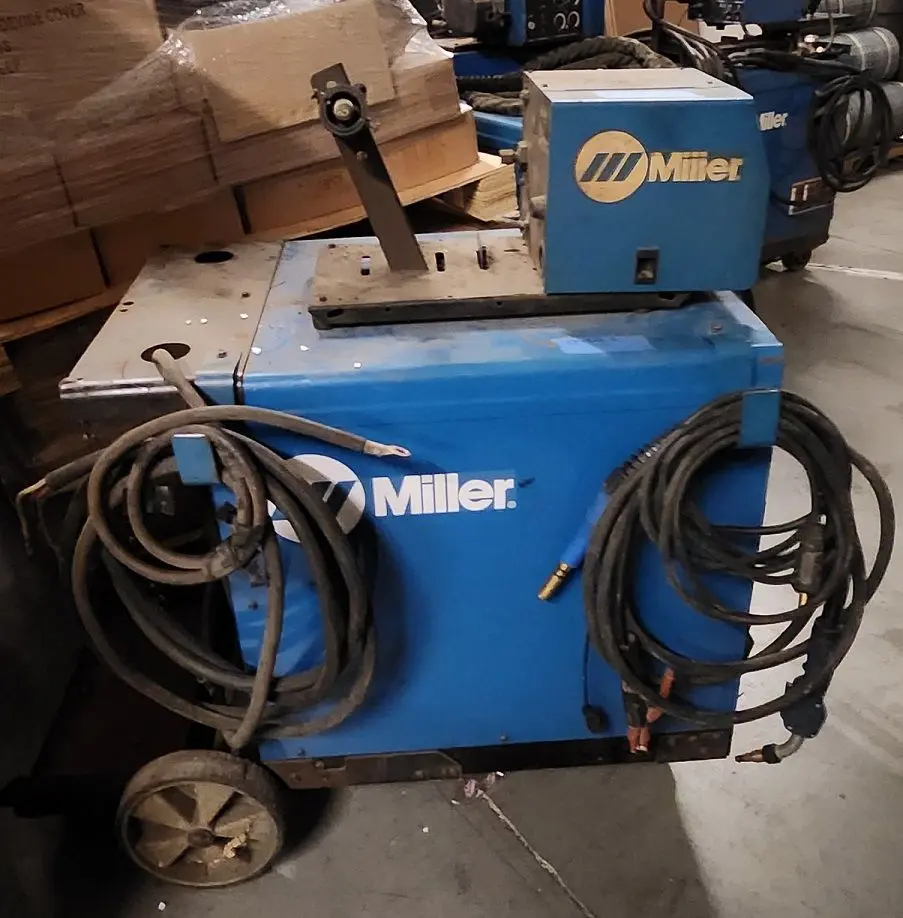 MILLER CP-302 WELDER - undefined