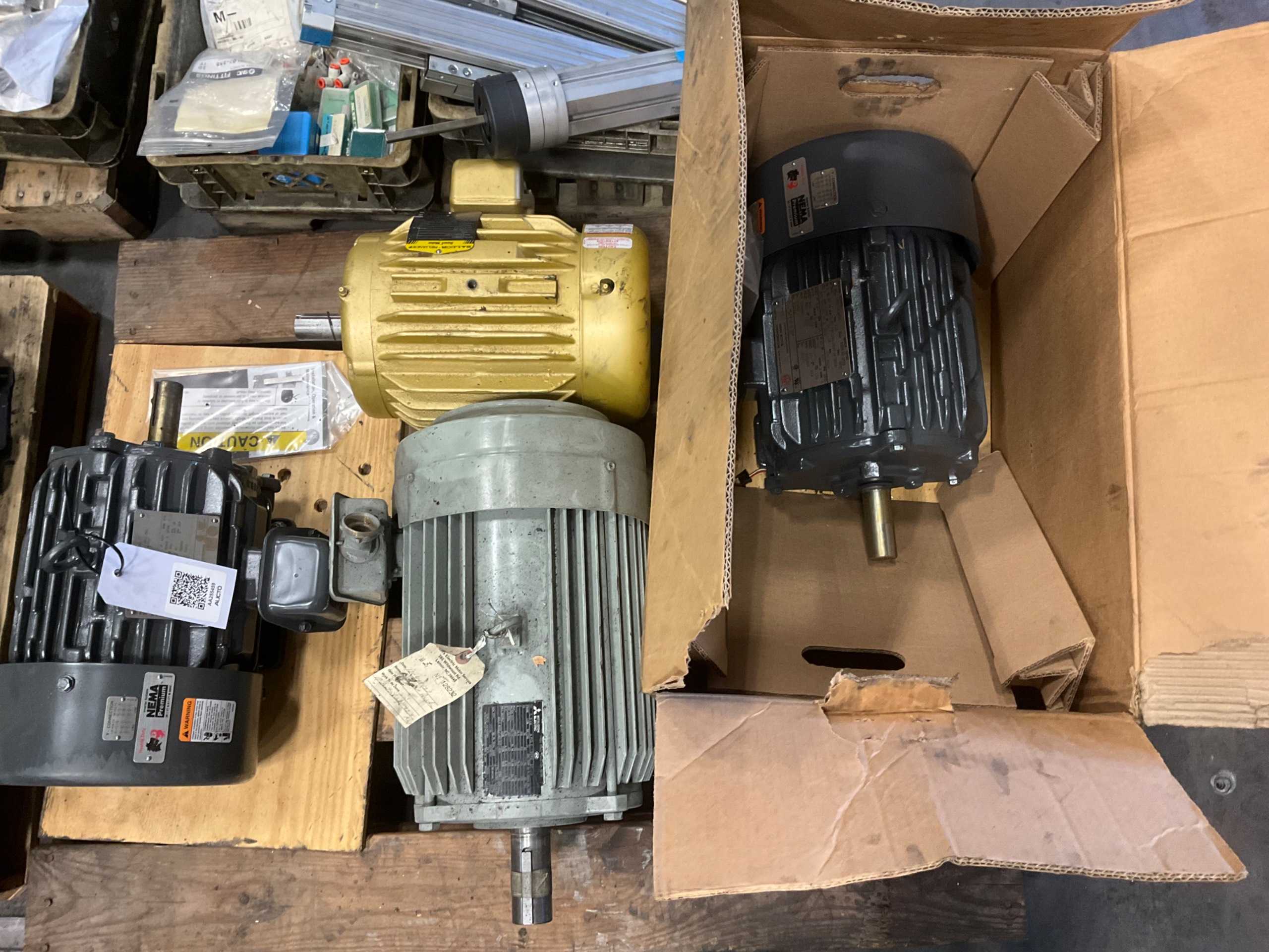 QTY 4: AC MOTOR - AC MOTOR