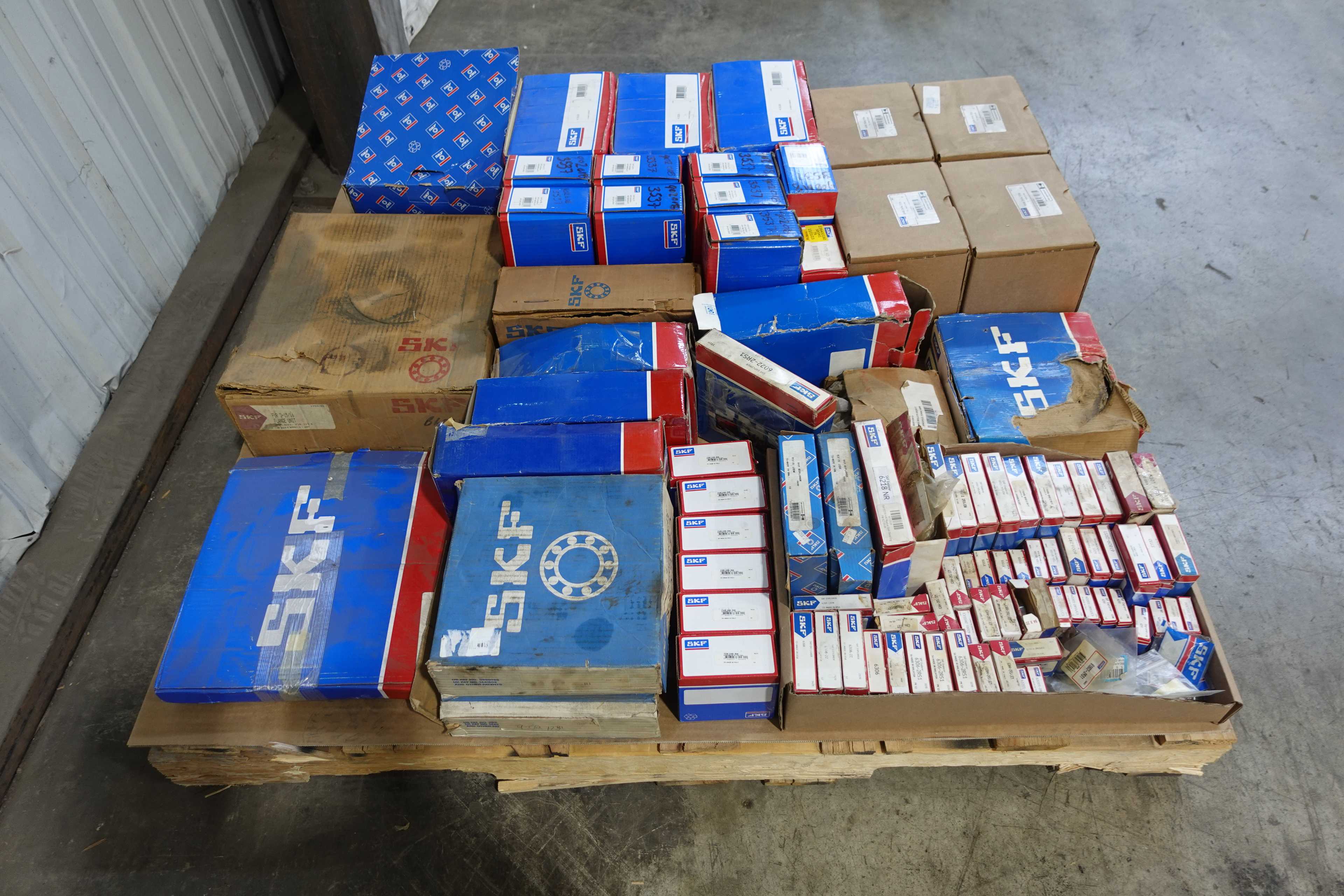 SKU 1739632 - PALLET OF ASSORTED SKF BEARINGS AND BEARING ACCESSORIES - BEARINGS