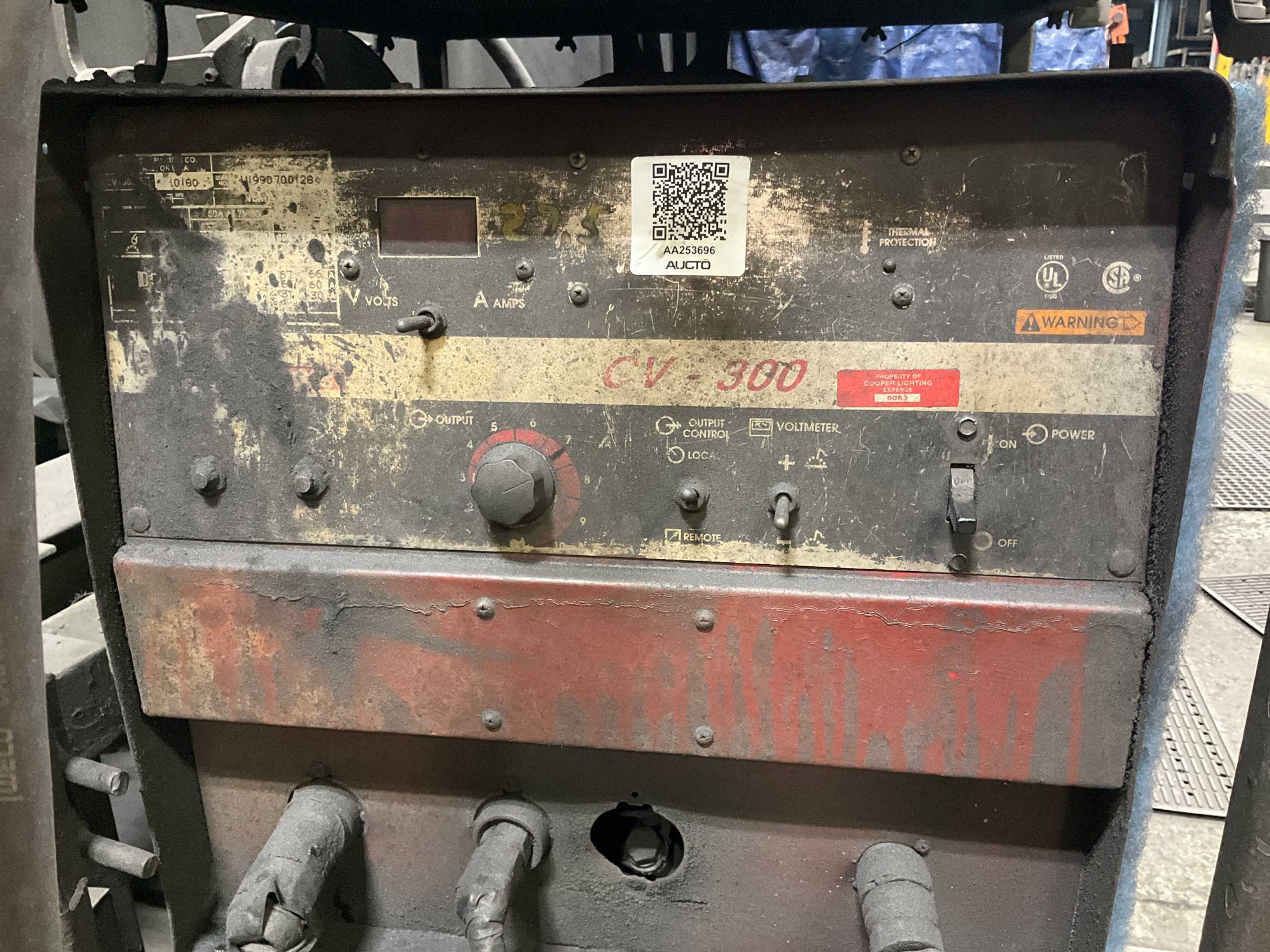 LINCOLN ELECTRIC CV-300 WELDER - WELDERS