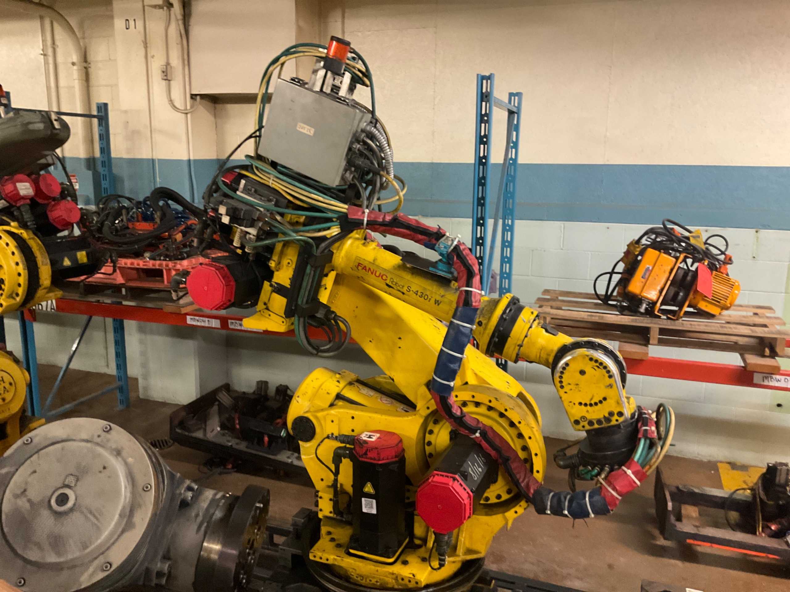 2000 FANUC S-430I W ARTICULATED ROBOT - ARTICULATED ROBOTS