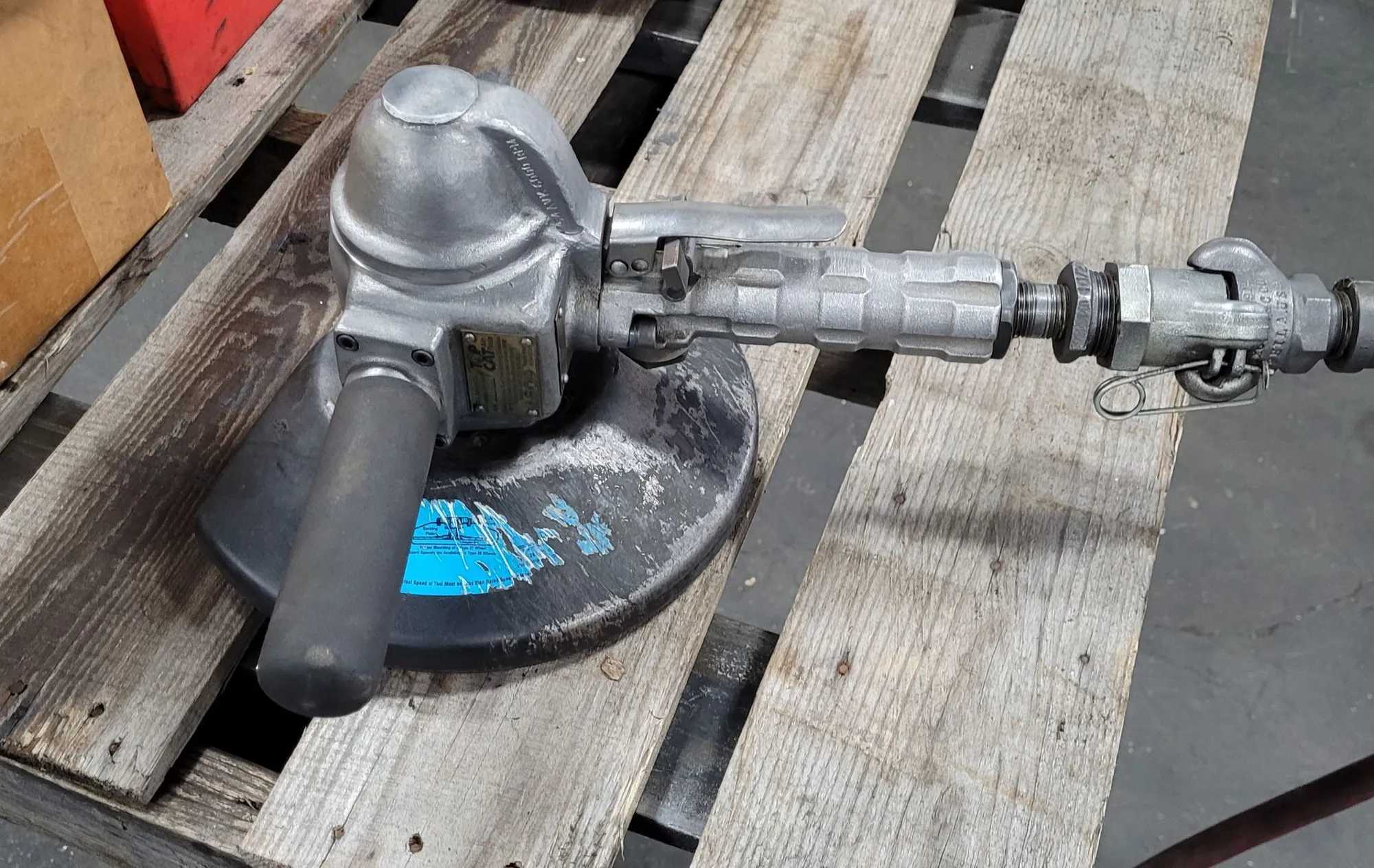 TOP CAT 54 AVK VERTICAL AIR GRINDER, 6000 RPM, 90 PSI, 9" GUARD, HOSE & GRINDING WHEELS - MACHINE TOOLING