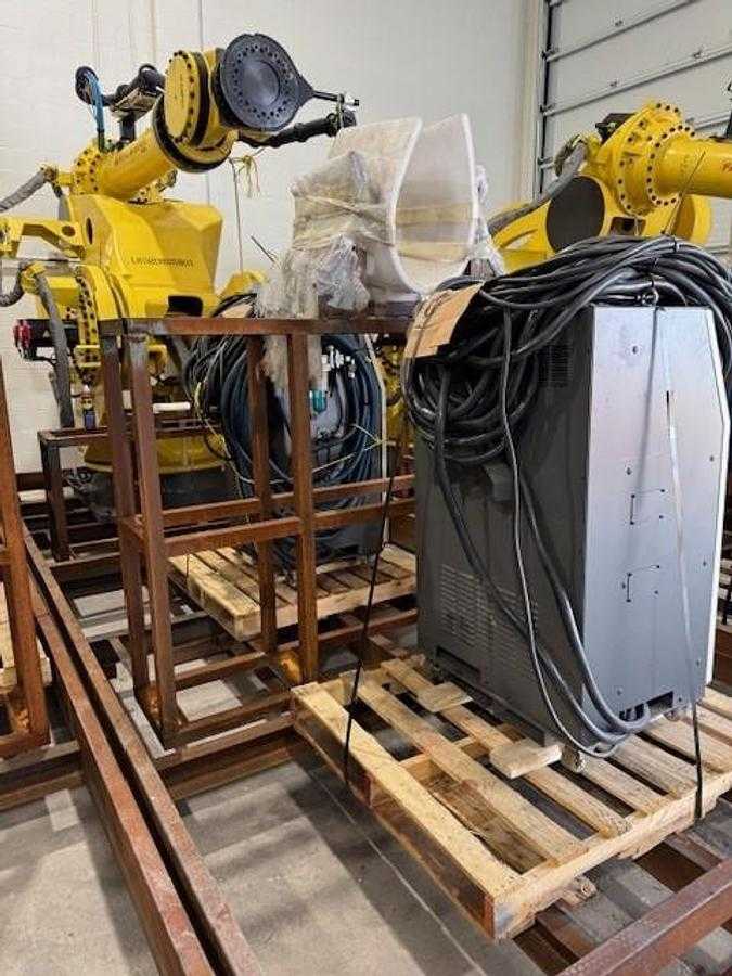 FANUC M-2000IA/900L ARTICULATED ROBOT, 900KG PAYLOAD, 4683MM REACH, R-30IB CONTROLLER - ARTICULATED ROBOTS
