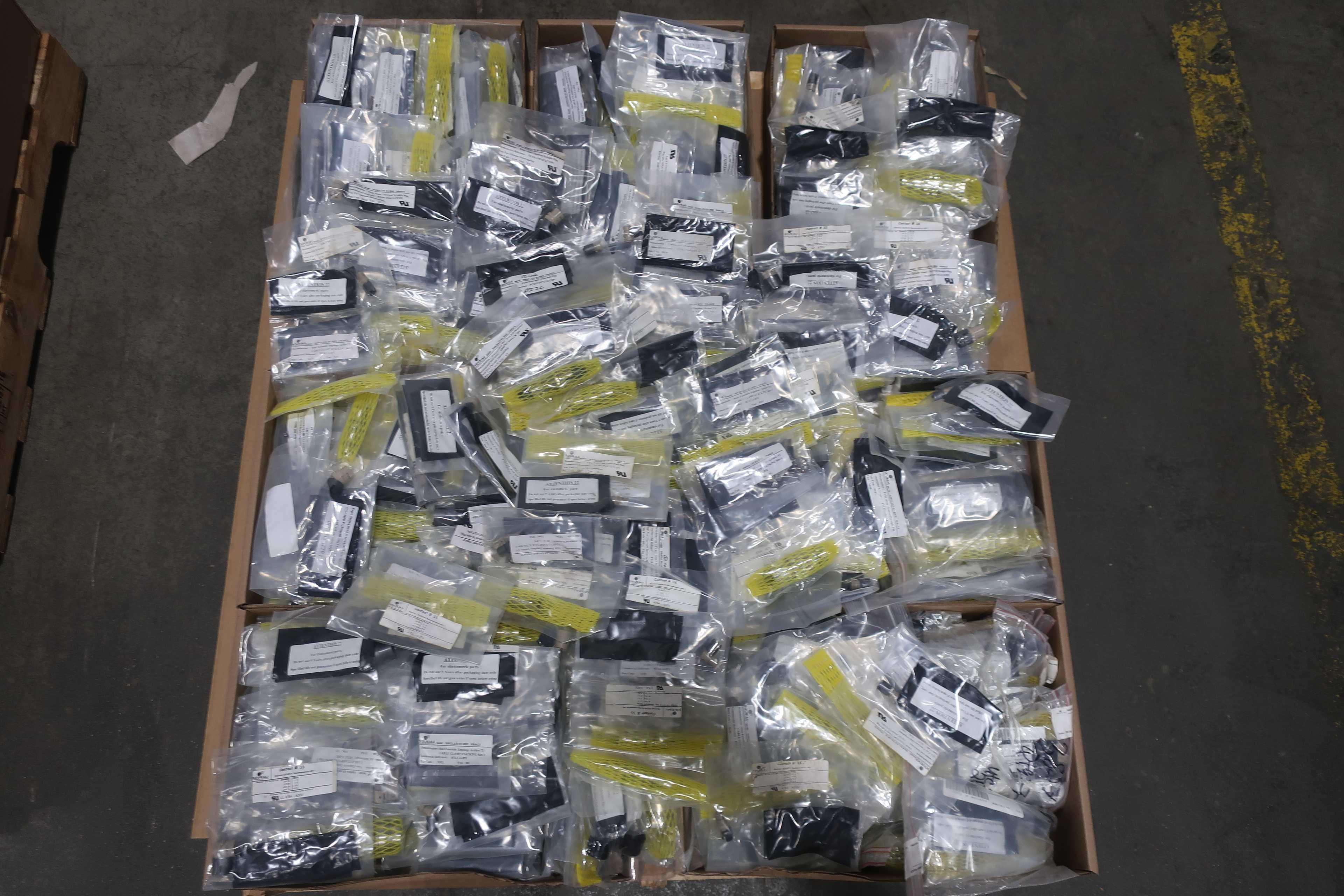 4 PALLETS OF ASSORTED SOURIAU PLUG KITS - PIPE PLUG